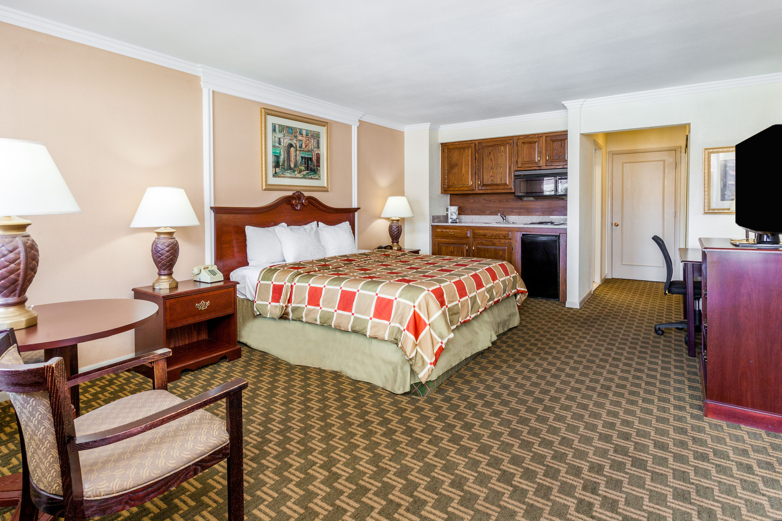 Days Inn Amp Suites By Wyndham Roseville Detroit Area