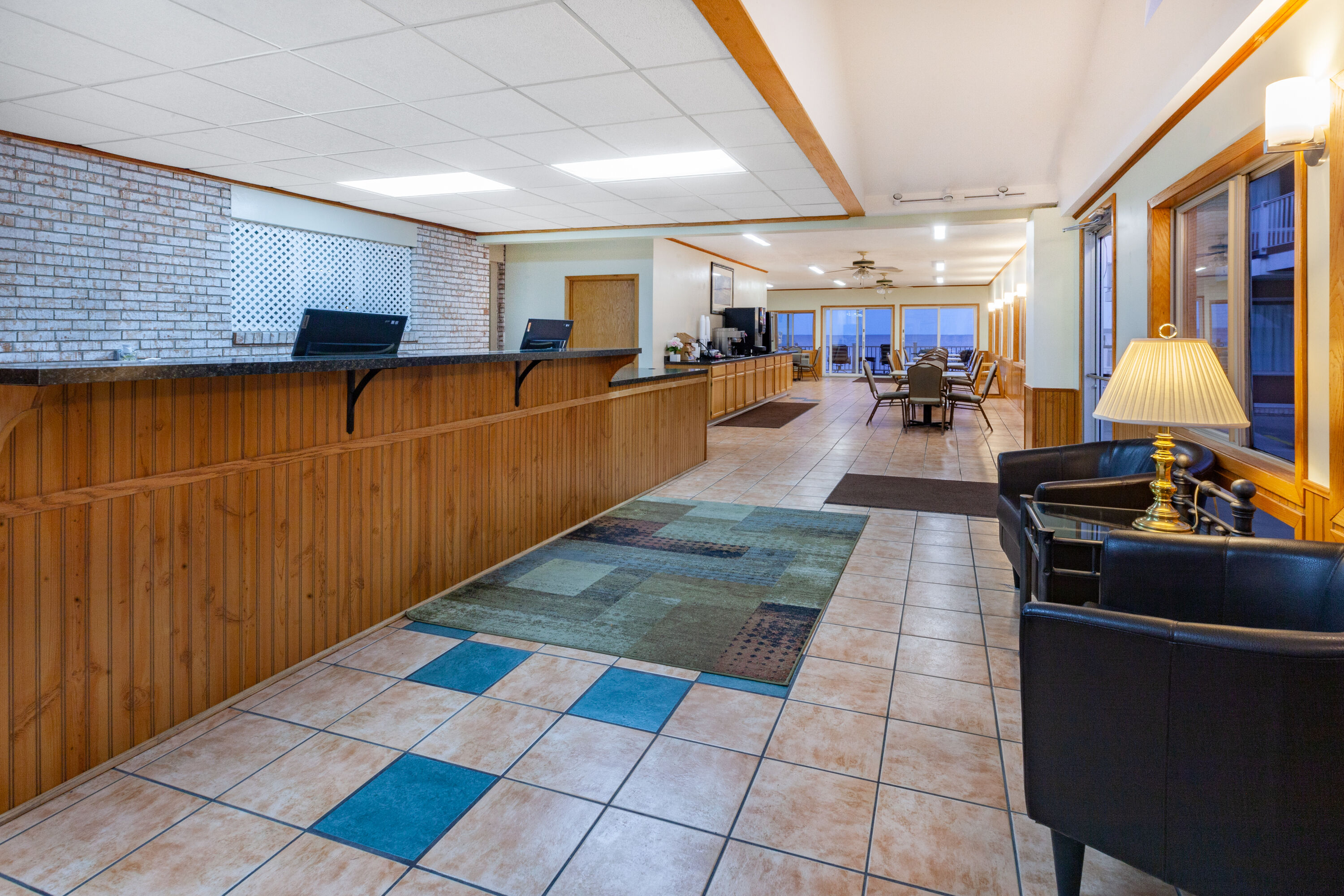 Days Inn & Suites by Wyndham St. Ignace Lakefront St Ignace, MI Hotels