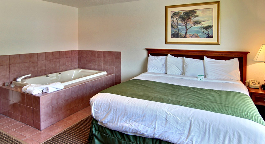 Days Inn Amp Suites By Wyndham Traverse City Traverse City
