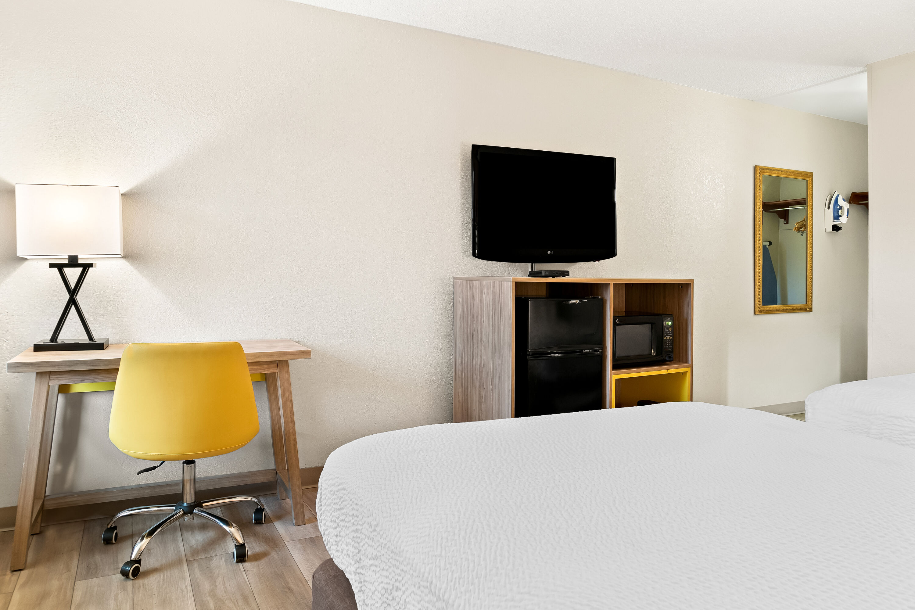 Double bed guest room at the Days Inn & Suites by Wyndham Warren in Warren, Michigan