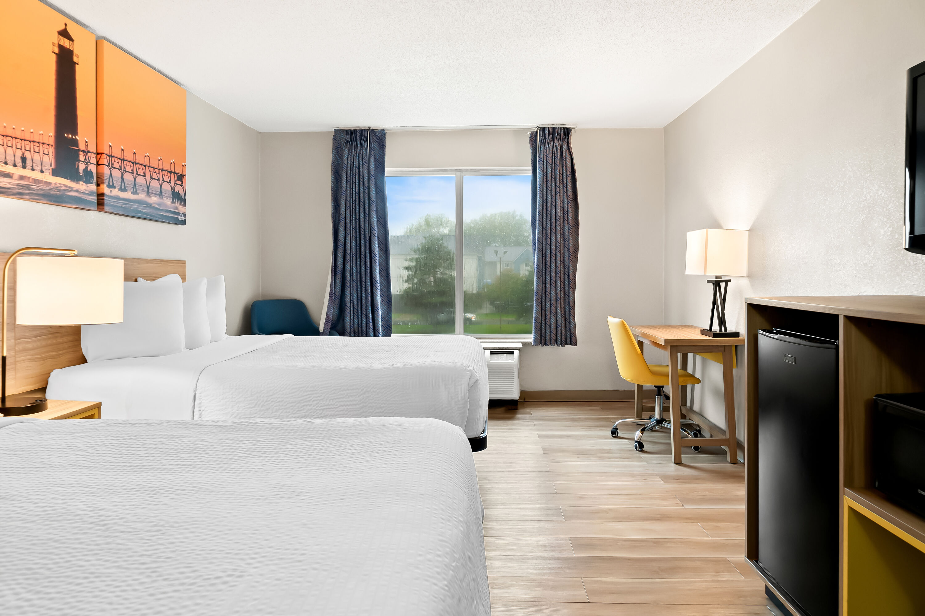 Double bed guest room at the Days Inn & Suites by Wyndham Warren in Warren, Michigan