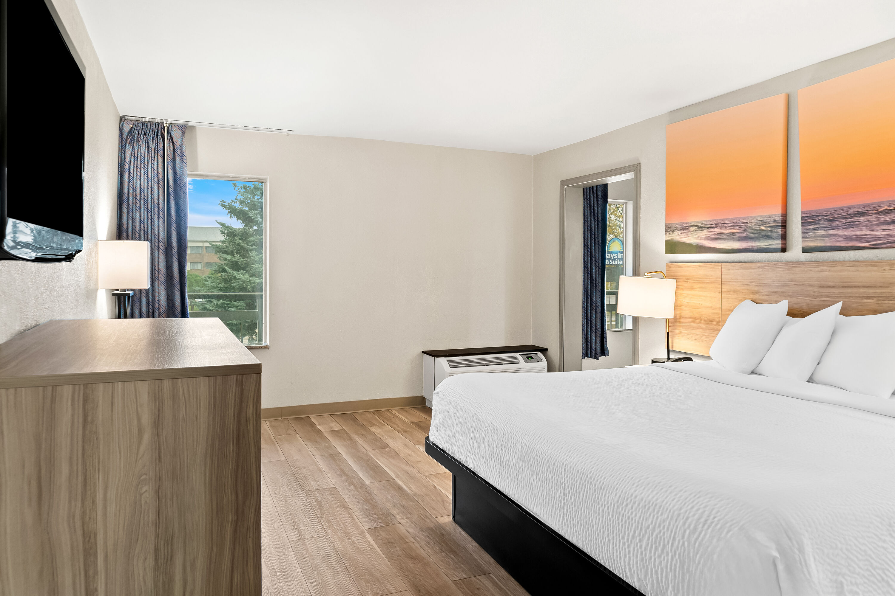 Days Inn & Suites by Wyndham Warren suite in Warren, Michigan