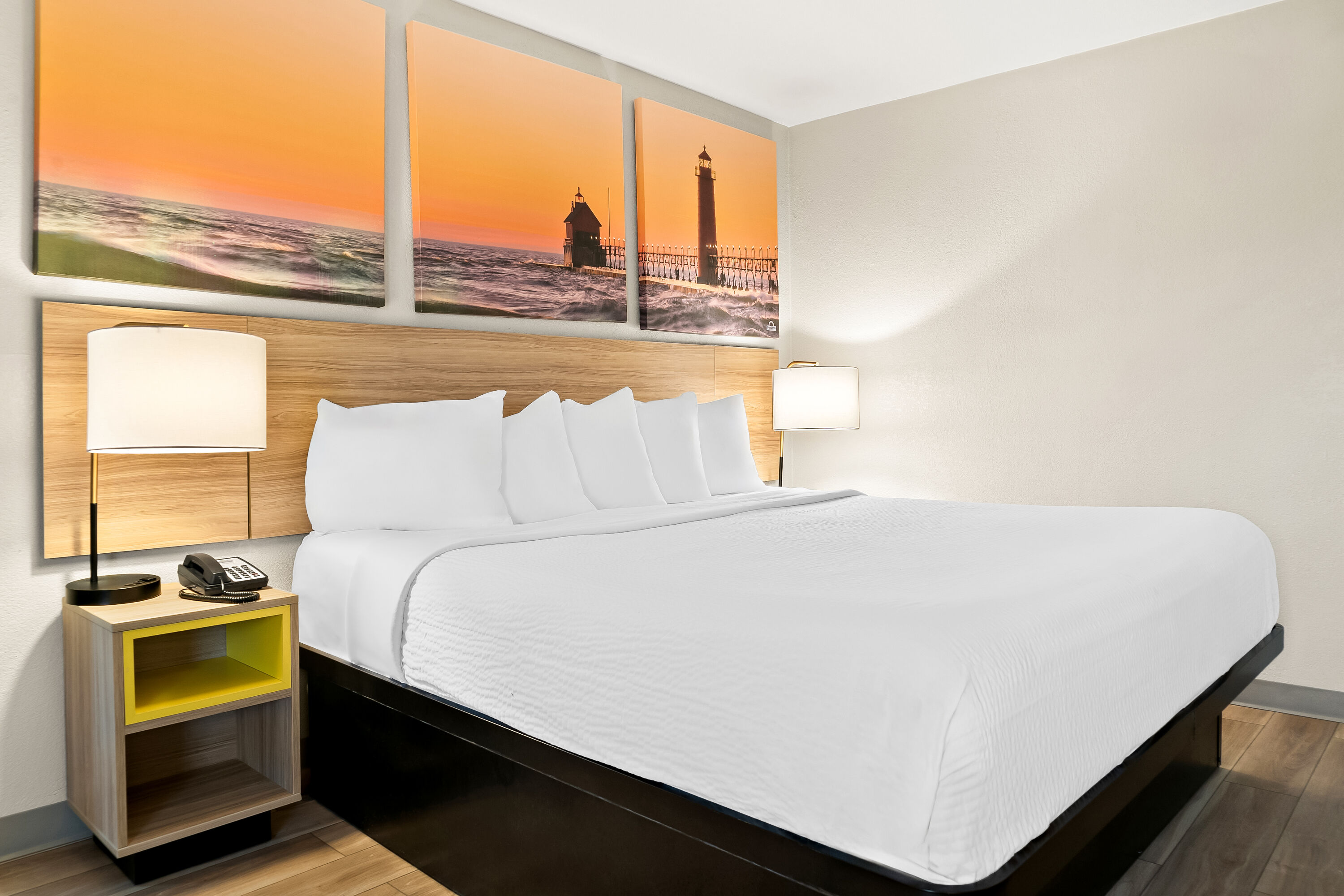 Days Inn & Suites by Wyndham Warren suite in Warren, Michigan