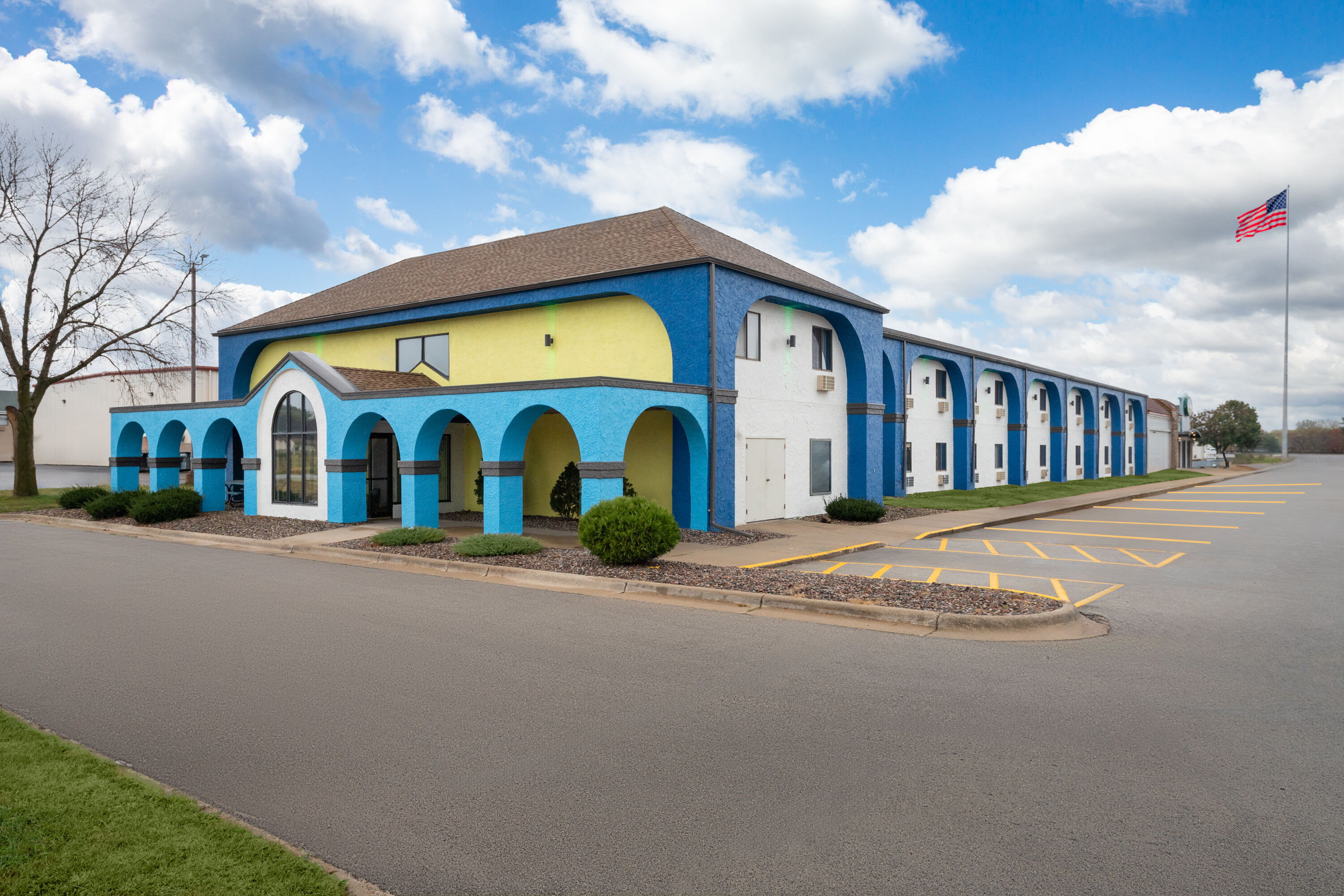 Exterior Day Image of Days Inn by Wyndham Austin hotel in Austin, Minnesota