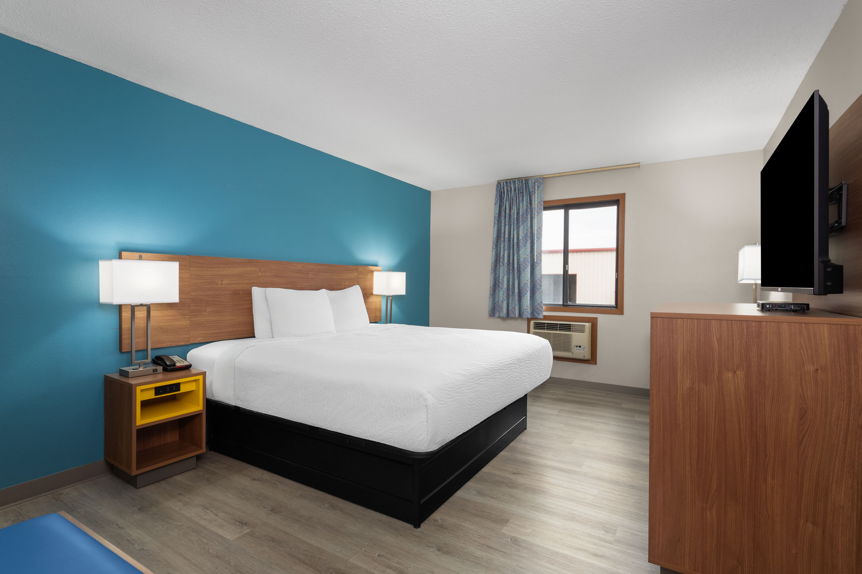 Guest room at the Days Inn by Wyndham Austin in Austin, Minnesota