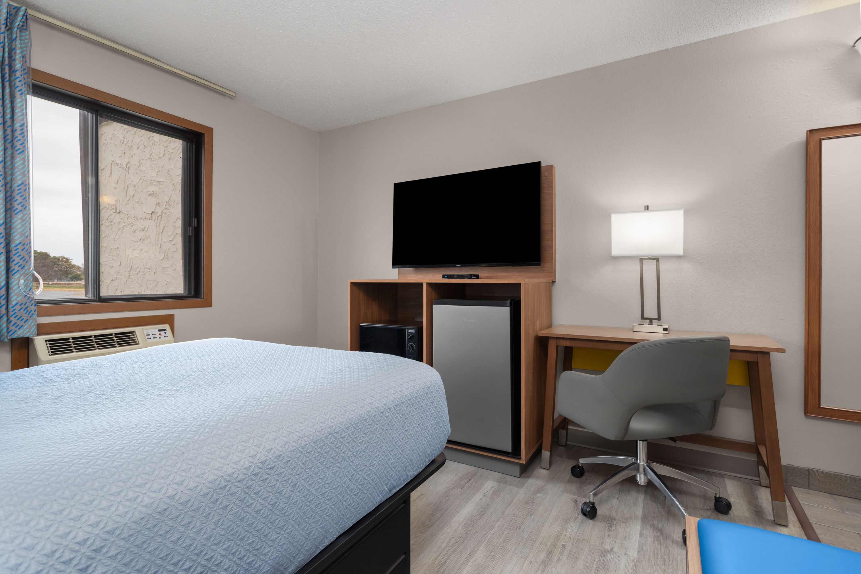 Guest room at the Days Inn by Wyndham Austin in Austin, Minnesota