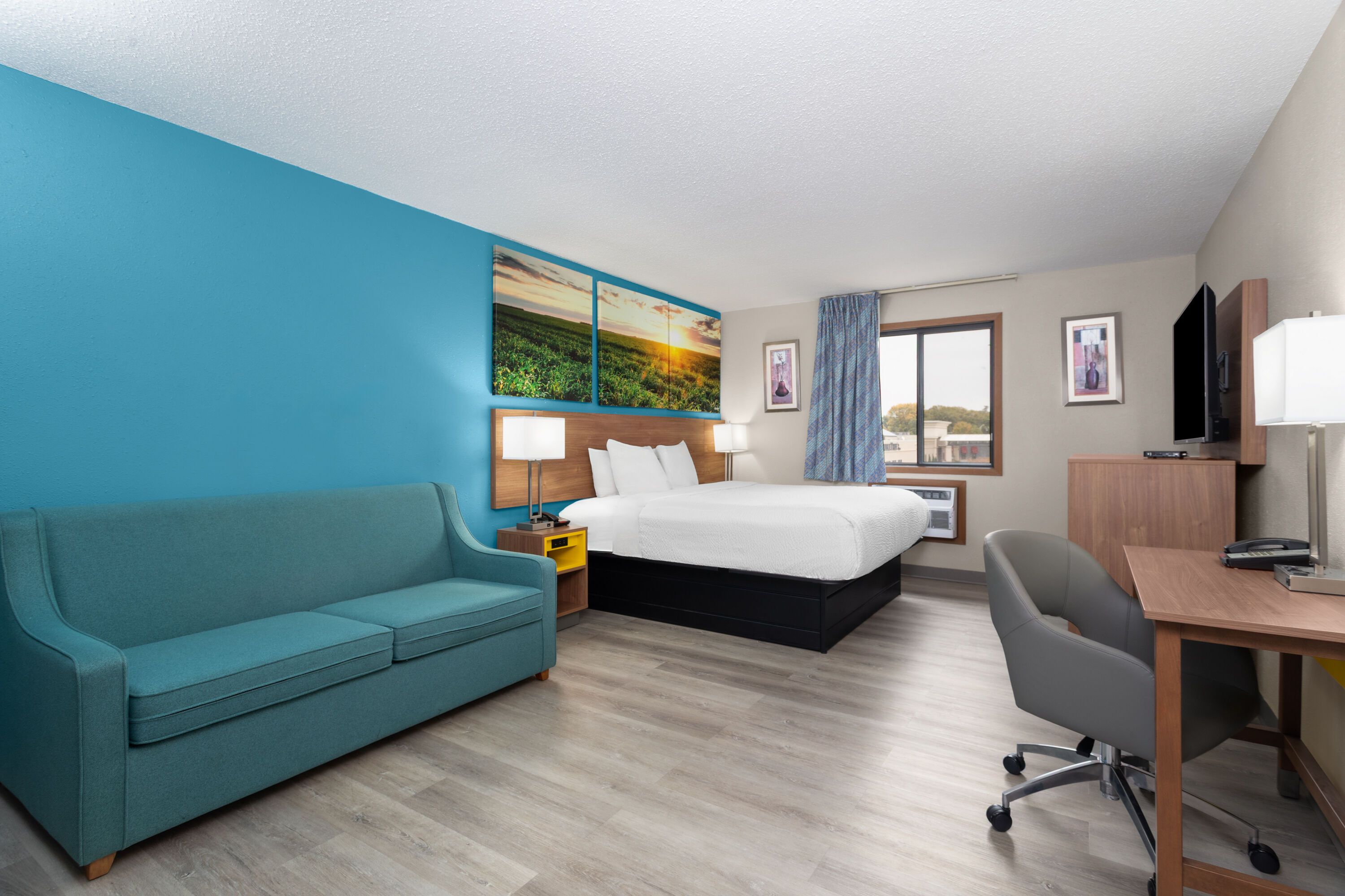 Days Inn by Wyndham Austin suite in Austin, Minnesota