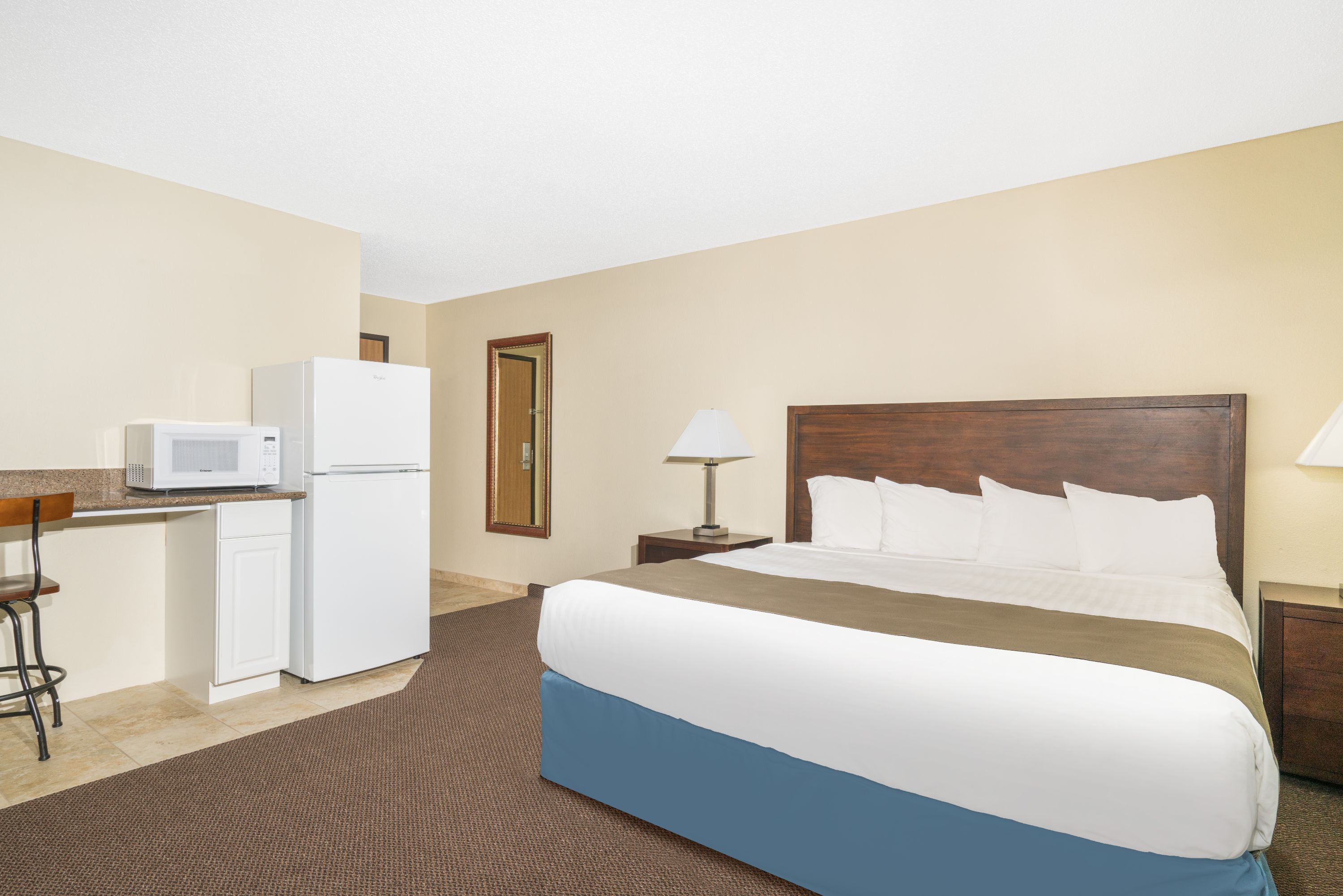 Guest room at the Days Inn & Suites by Wyndham Baxter Brainerd Area in Baxter, Minnesota
