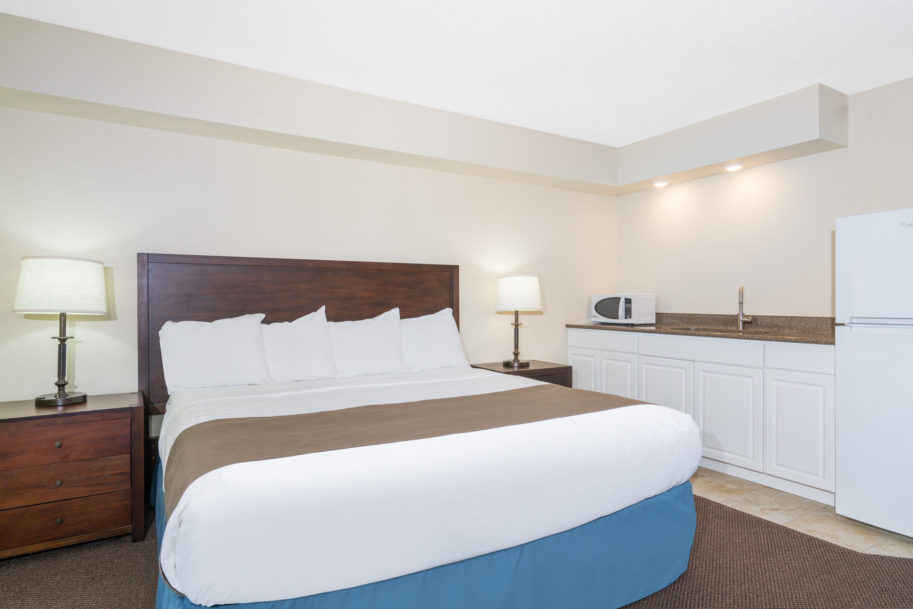 Guest room at the Days Inn & Suites by Wyndham Baxter Brainerd Area in Baxter, Minnesota