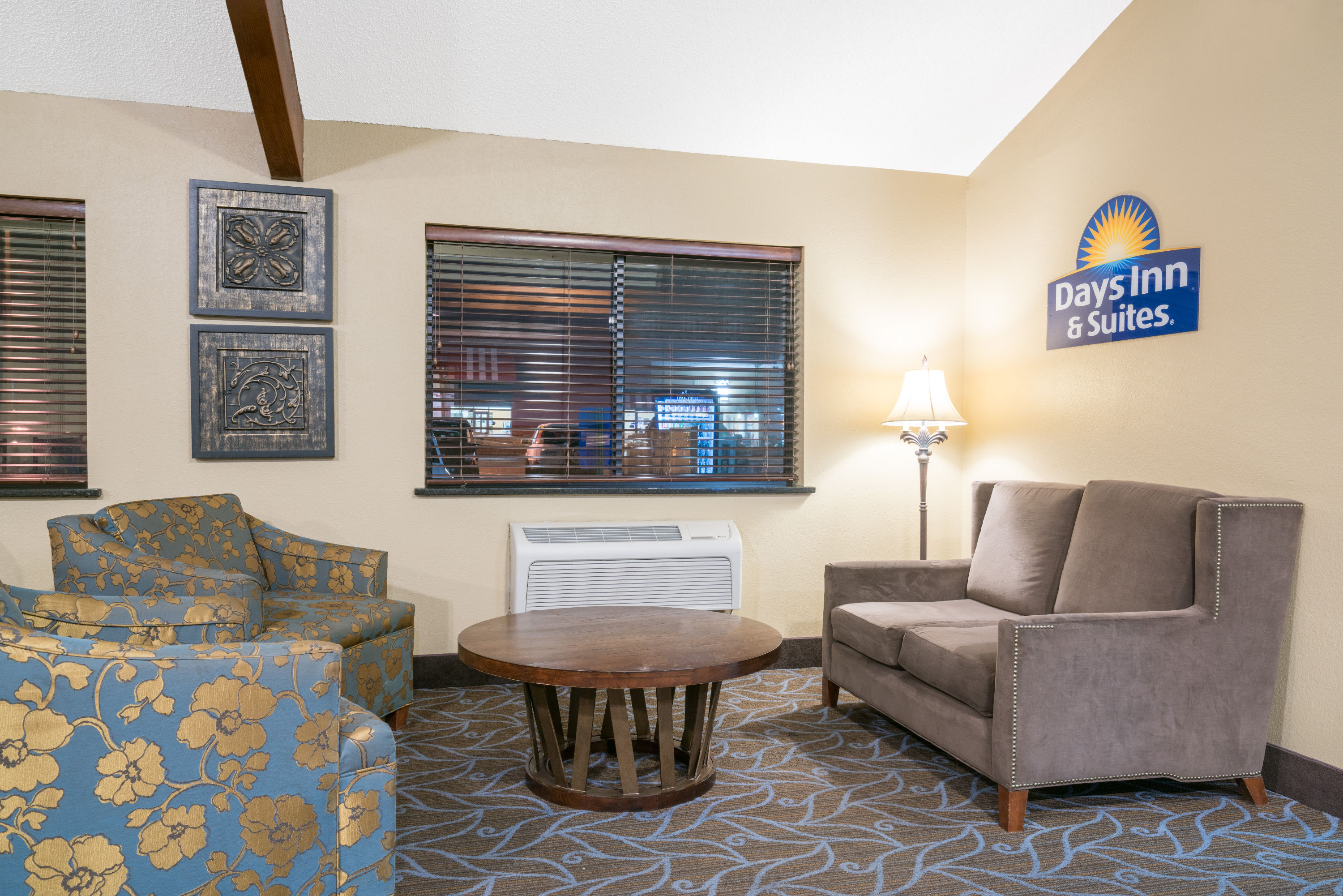 Days Inn & Suites by Wyndham Baxter Brainerd Area Baxter, MN Hotels