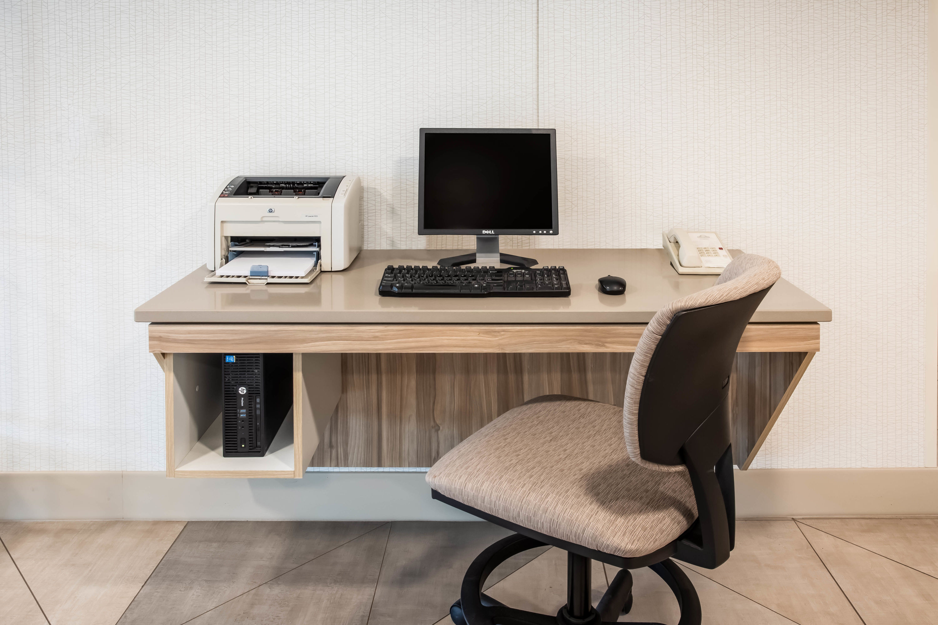 Days Inn & Suites by Wyndham Duluth by the Mall business center feature in Duluth, Minnesota