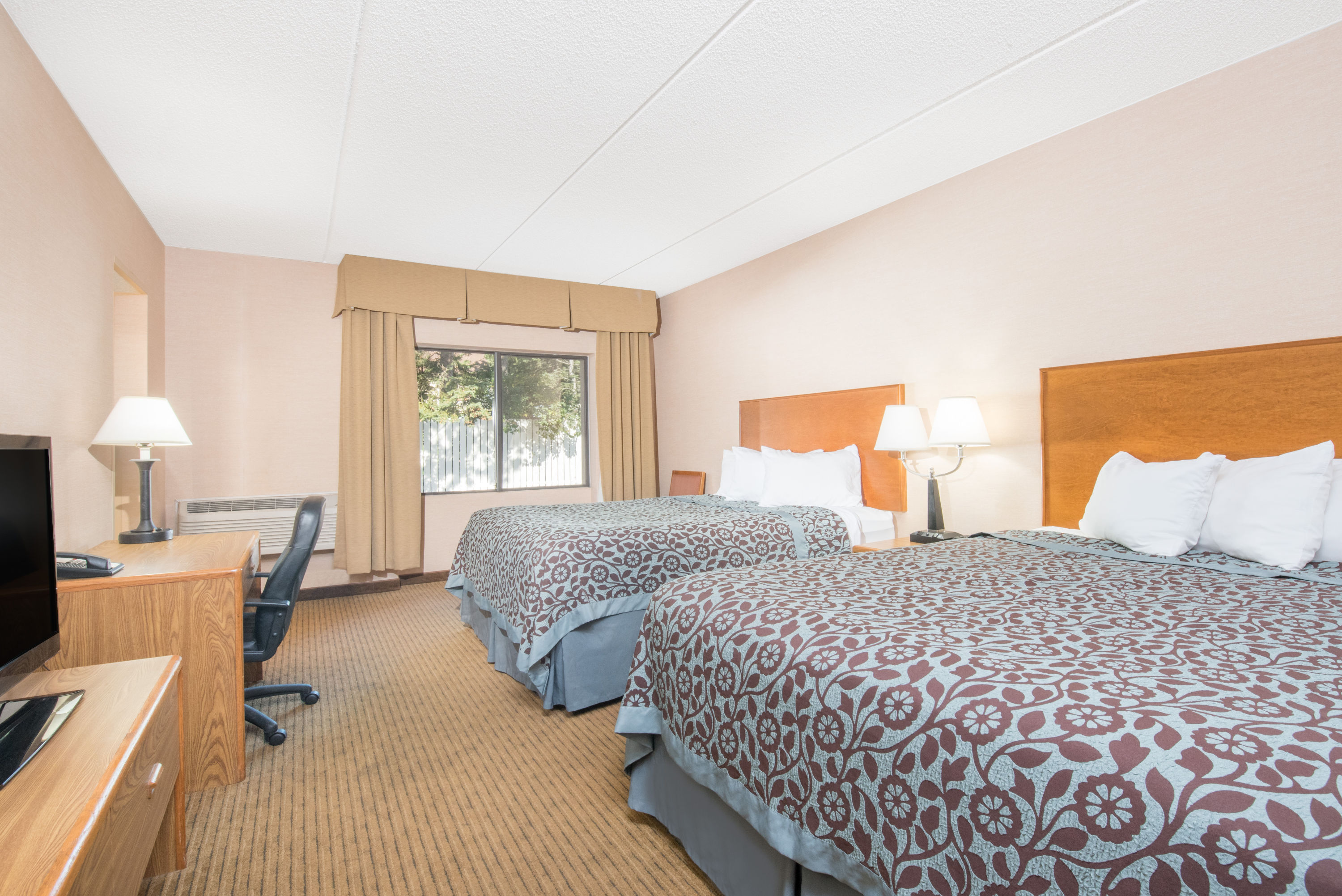 Days Inn By Wyndham Duluth Lakewalk Duluth Mn Hotels