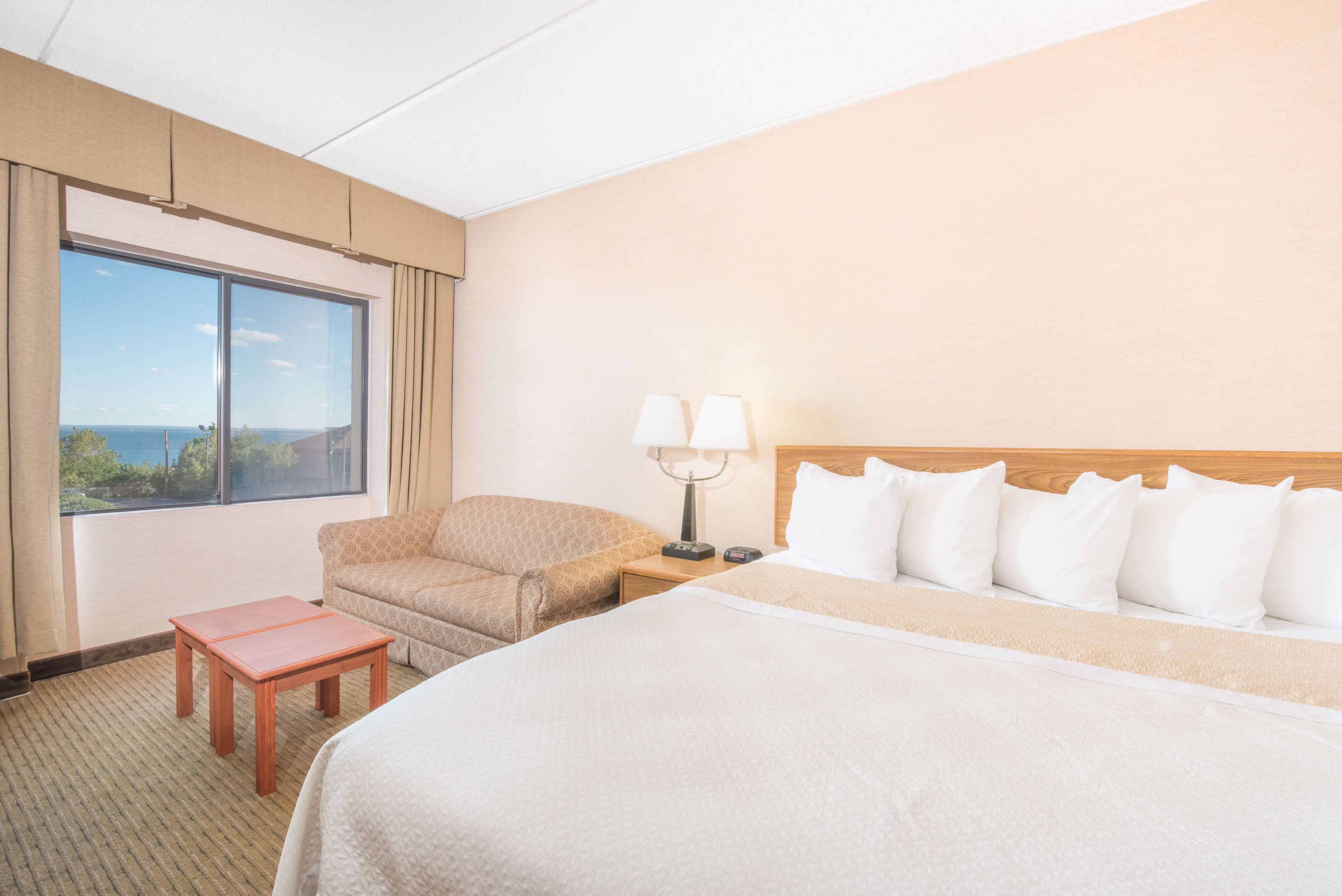 Guest room at the Days Inn by Wyndham Duluth Lakewalk in Duluth, Minnesota