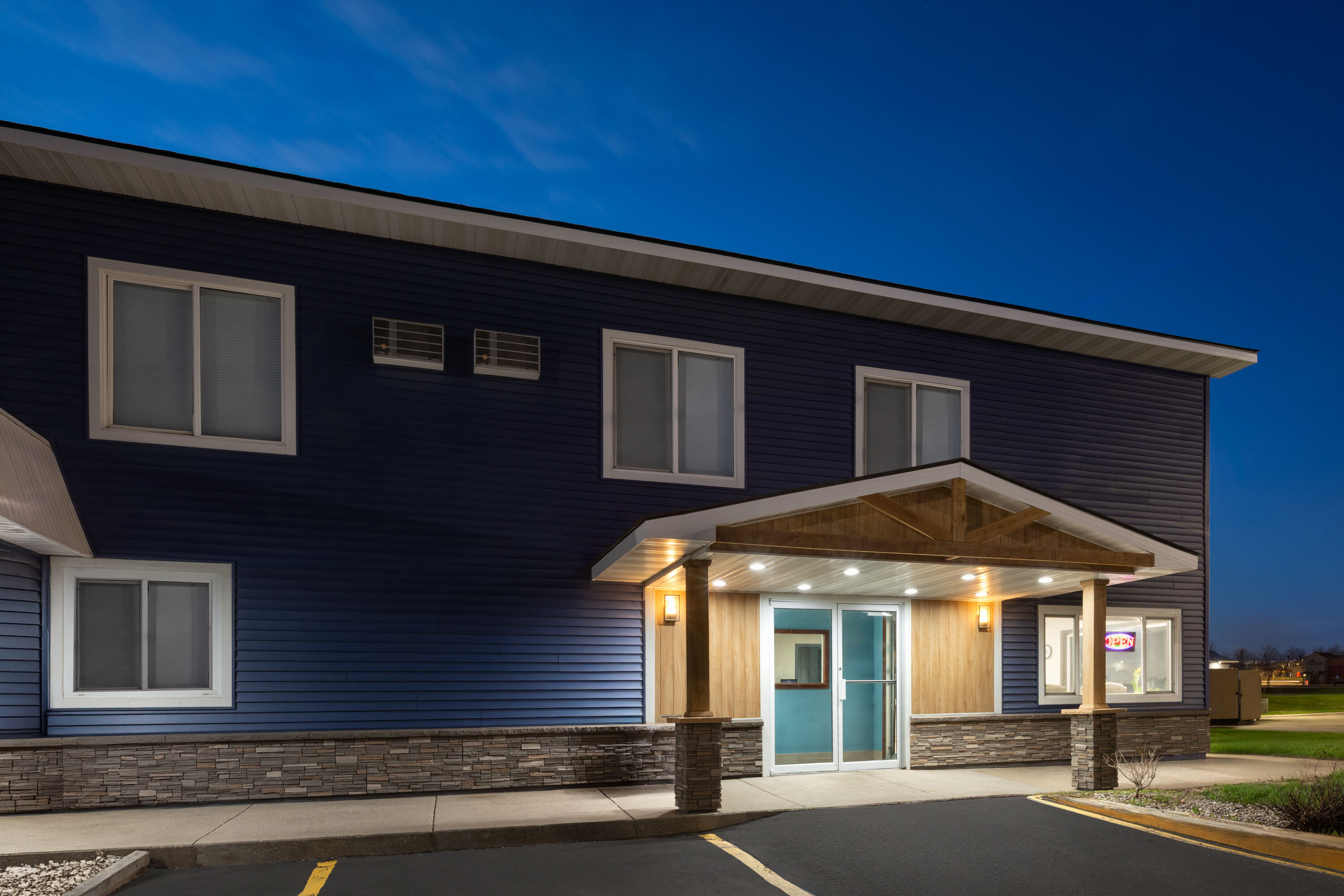 Exterior Dusk Image of Days Inn by Wyndham Fergus Falls hotel in Fergus Falls, Minnesota