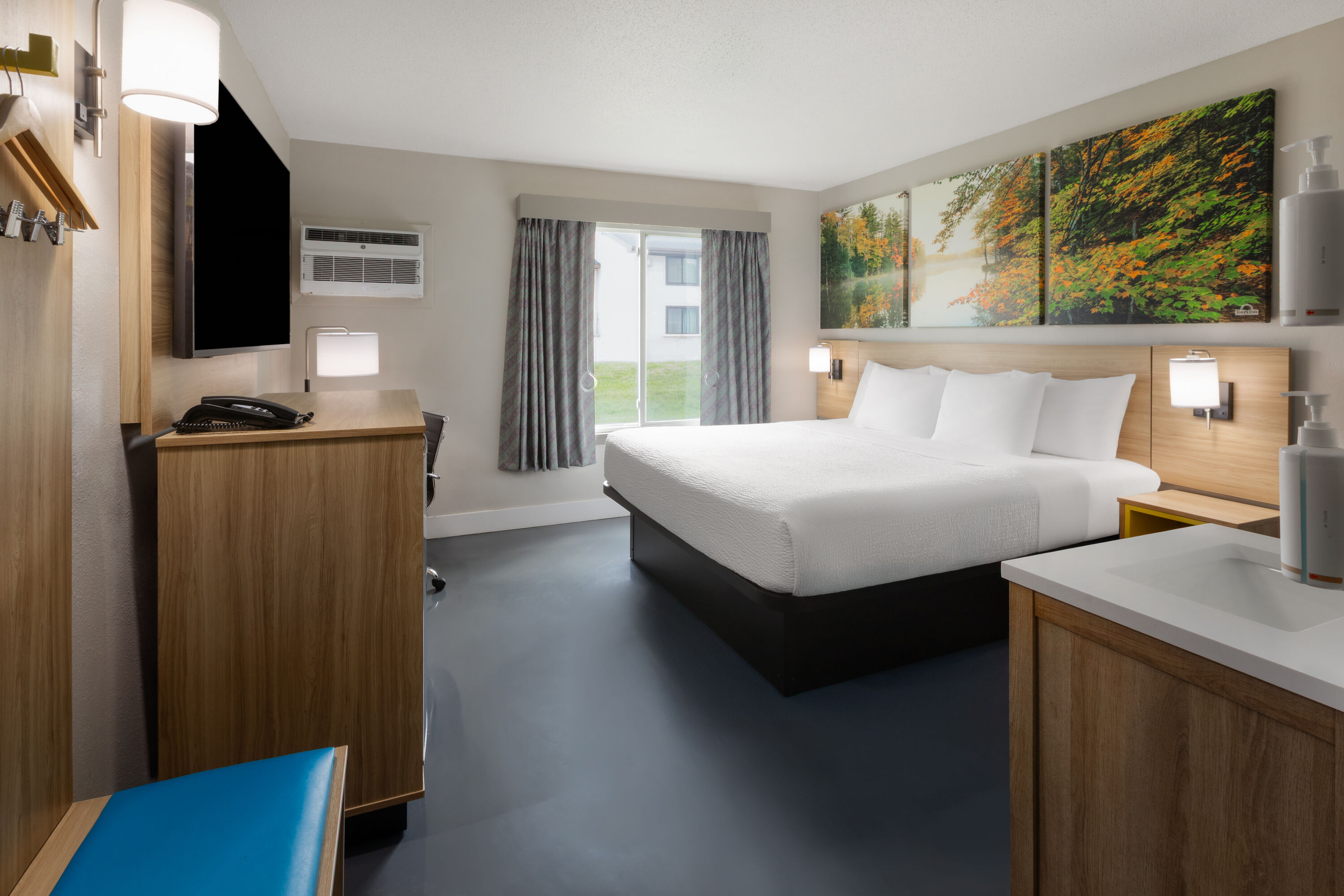 Guest room at the Days Inn by Wyndham Fergus Falls in Fergus Falls, Minnesota