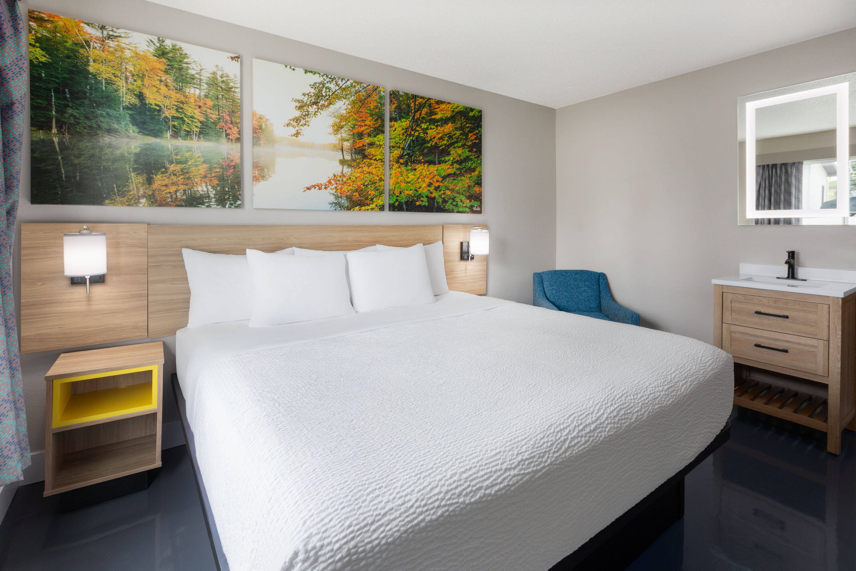 Guest room at the Days Inn by Wyndham Fergus Falls in Fergus Falls, Minnesota