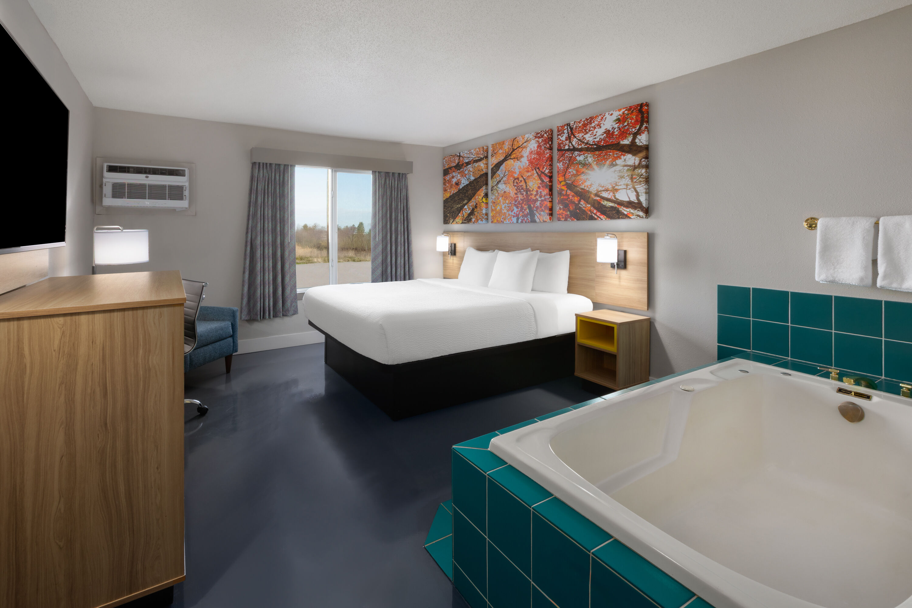 Days Inn by Wyndham Fergus Falls hot tub suite in Fergus Falls, Minnesota