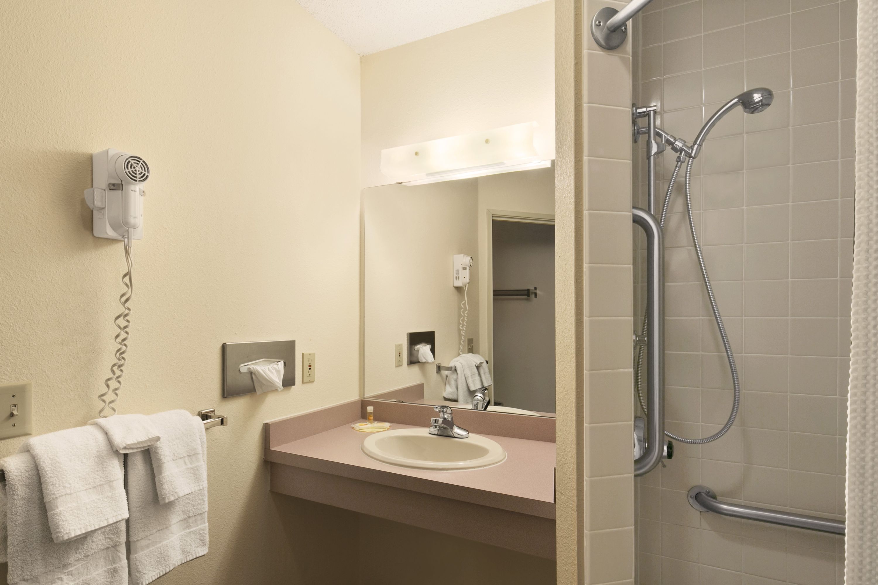 Guest room bath at the Days Inn by Wyndham Hinckley in Hinckley, Minnesota