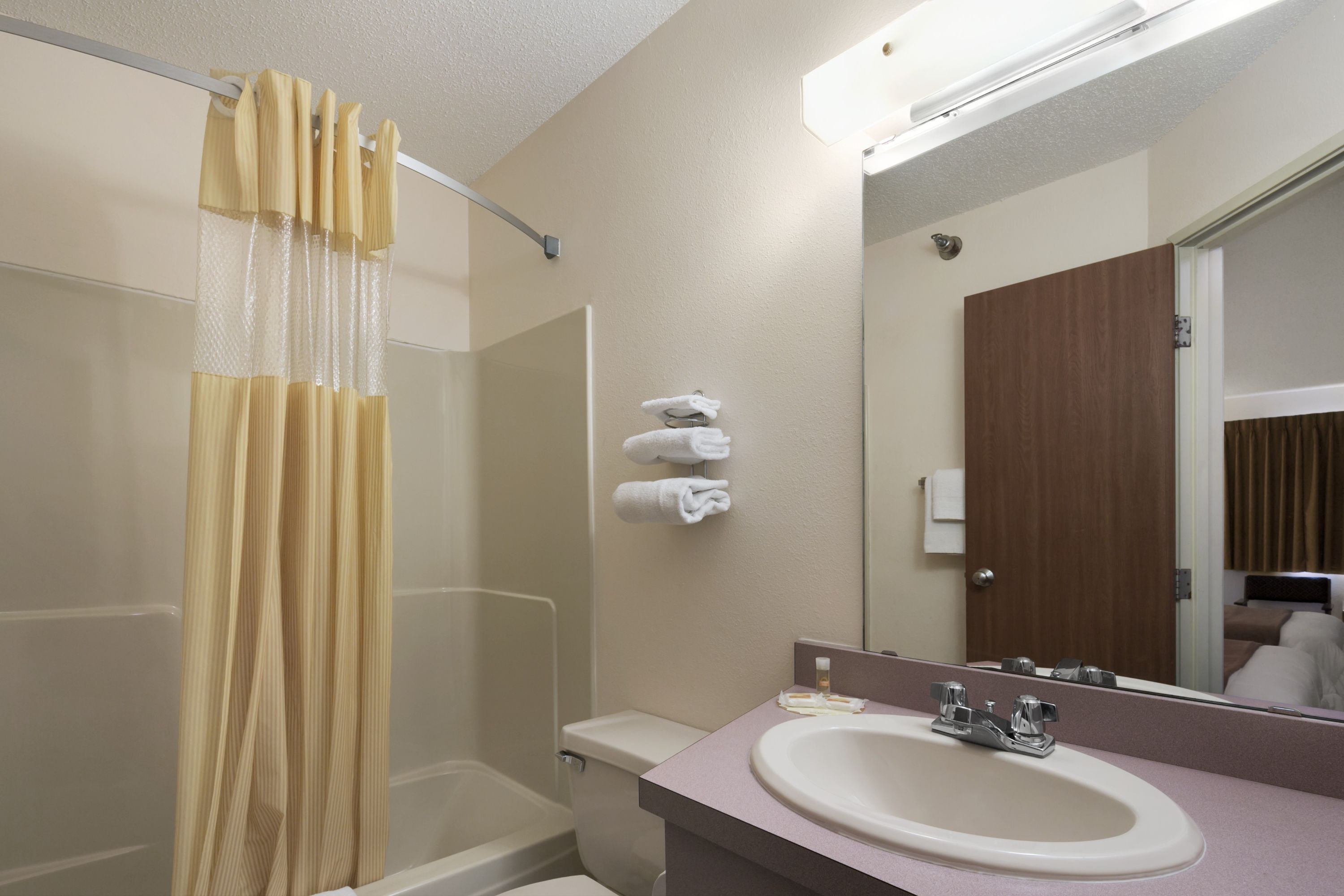 Guest room bath at the Days Inn by Wyndham Hinckley in Hinckley, Minnesota
