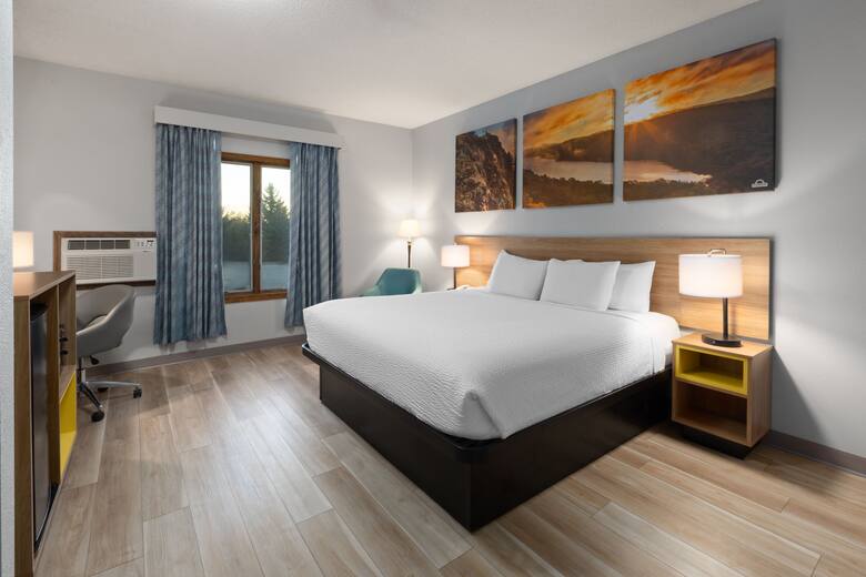 Days Inn By Wyndham Hutchinson Hotels Mn 55350 1514 Guest Room At The Days Inn By Wyndham Hutchinson In Minnesota