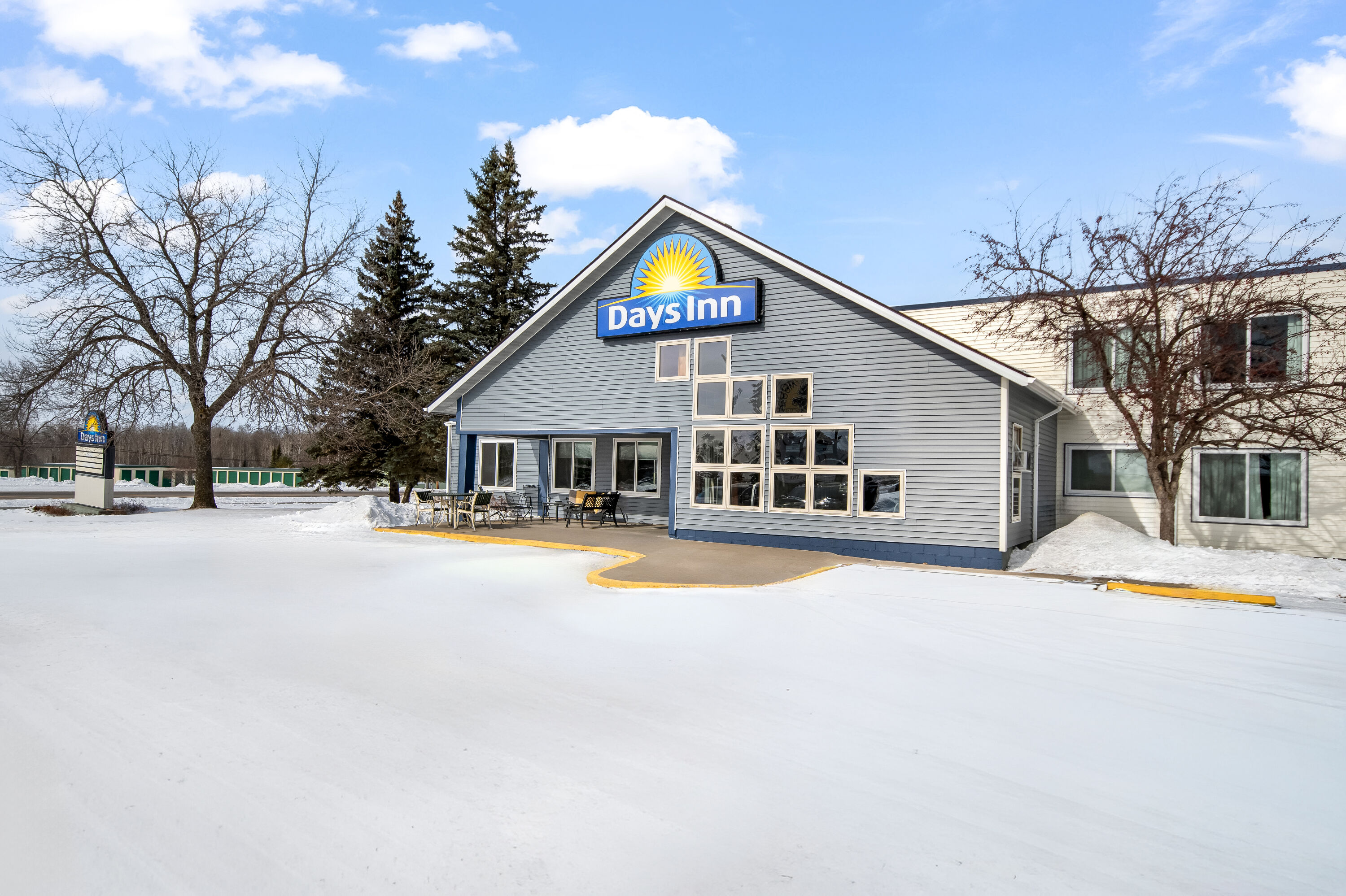 Exterior Day Image of Days Inn by Wyndham International Falls hotel in International Falls, Minnesota