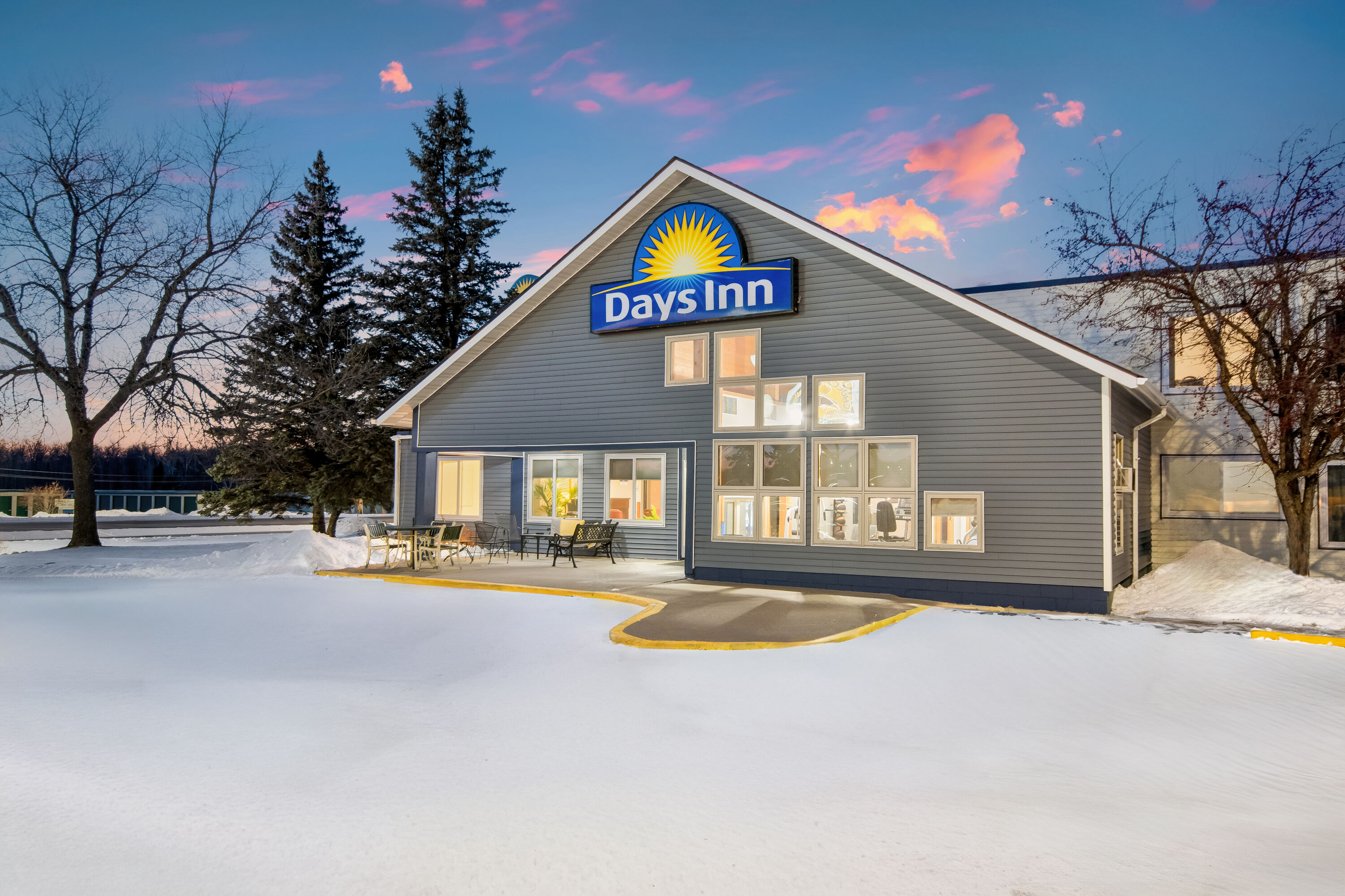 Exterior Dusk Image of Days Inn by Wyndham International Falls hotel in International Falls, Minnesota