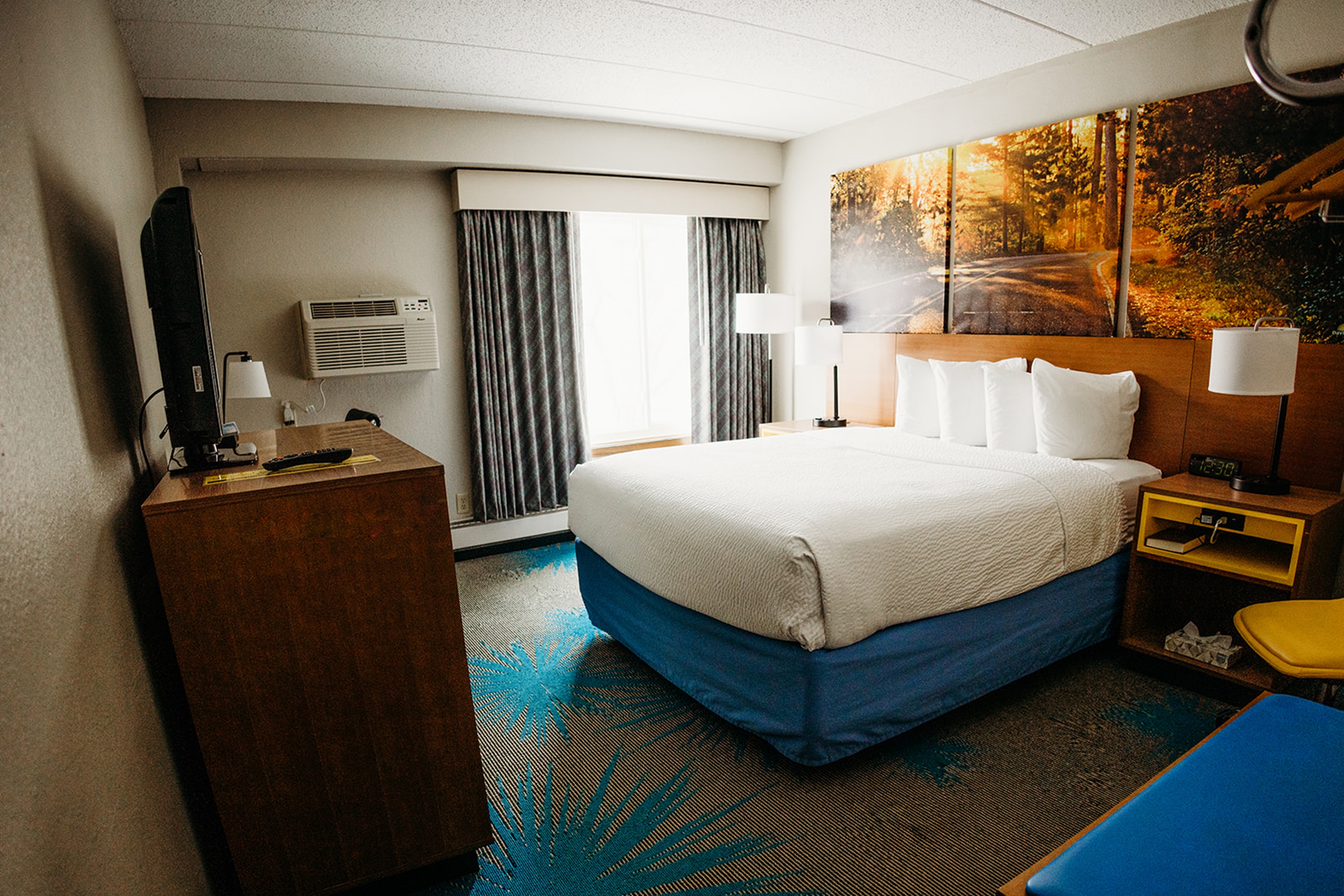 Guest room at the Days Inn by Wyndham International Falls in International Falls, Minnesota