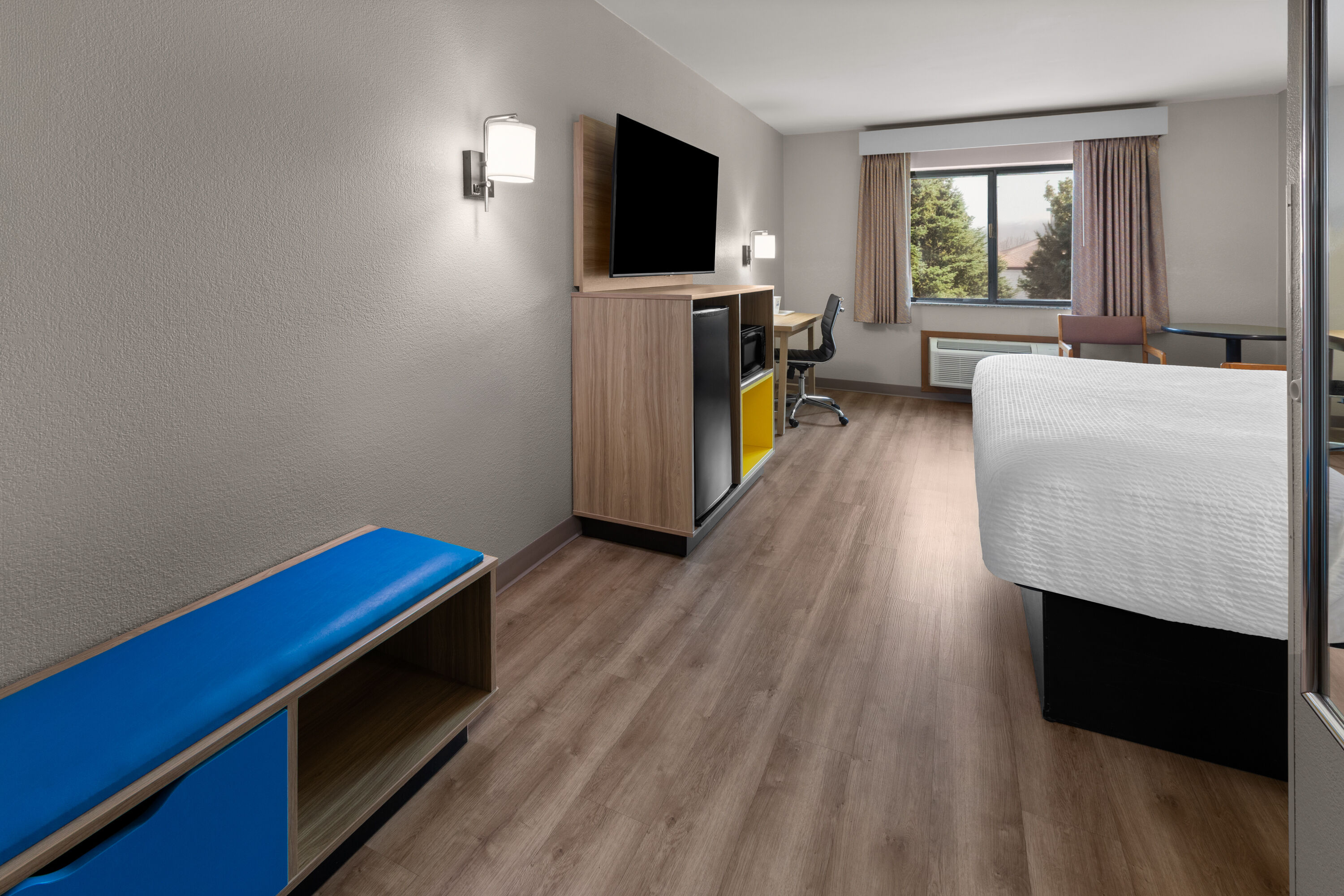 Guest room at the Days Inn by Wyndham Mankato in Mankato, Minnesota