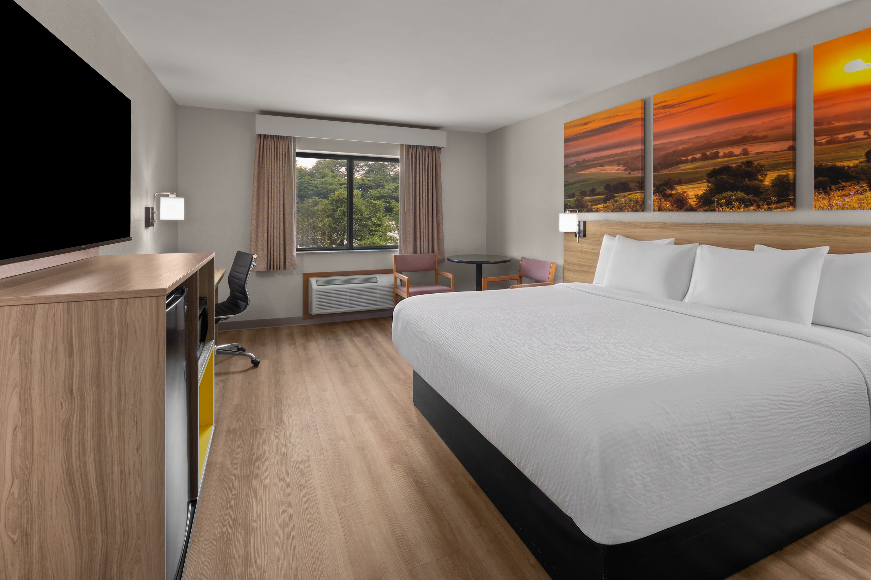 Guest room at the Days Inn by Wyndham Mankato in Mankato, Minnesota