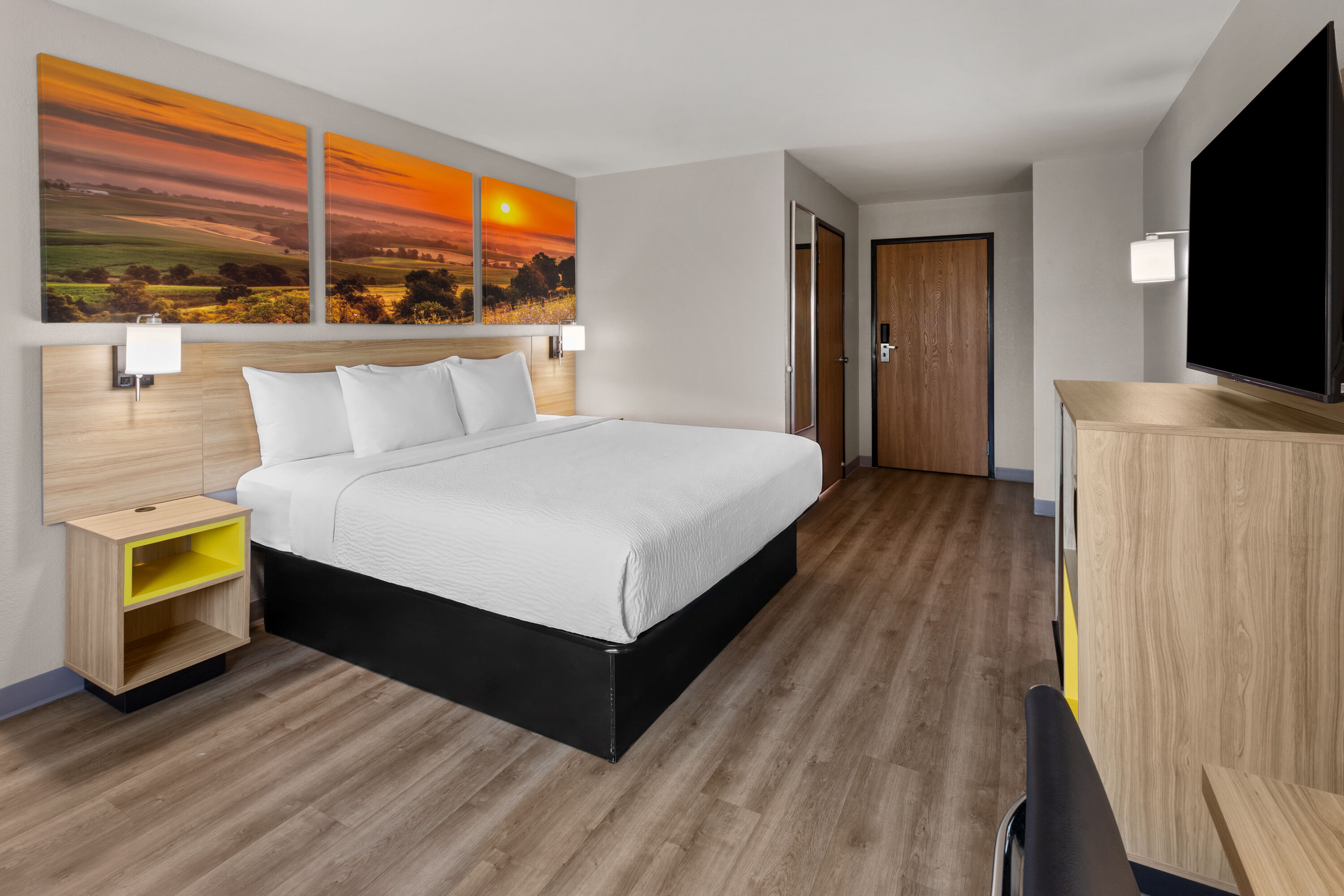 Guest room at the Days Inn by Wyndham Mankato in Mankato, Minnesota