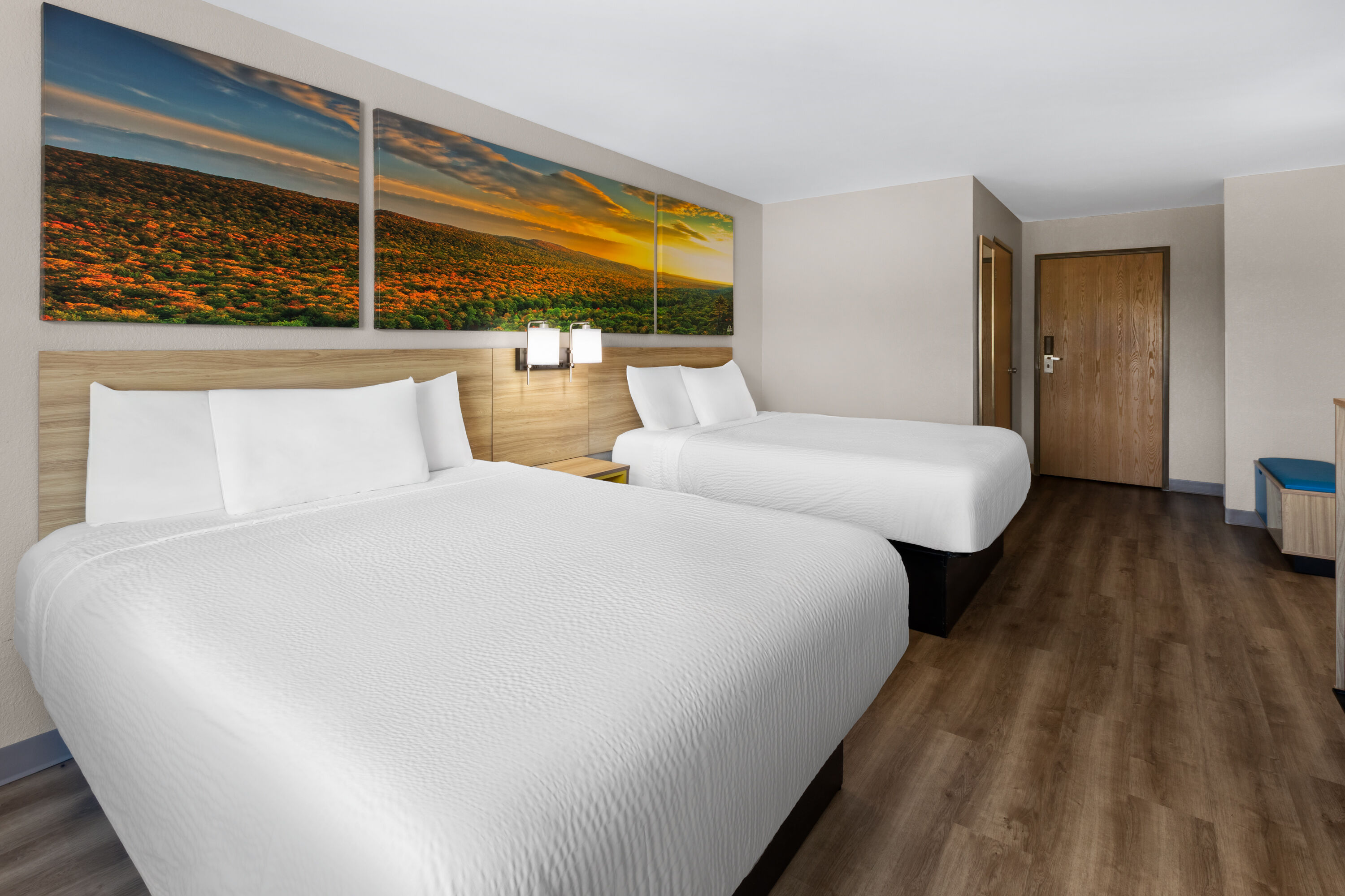 Guest room at the Days Inn by Wyndham Mankato in Mankato, Minnesota