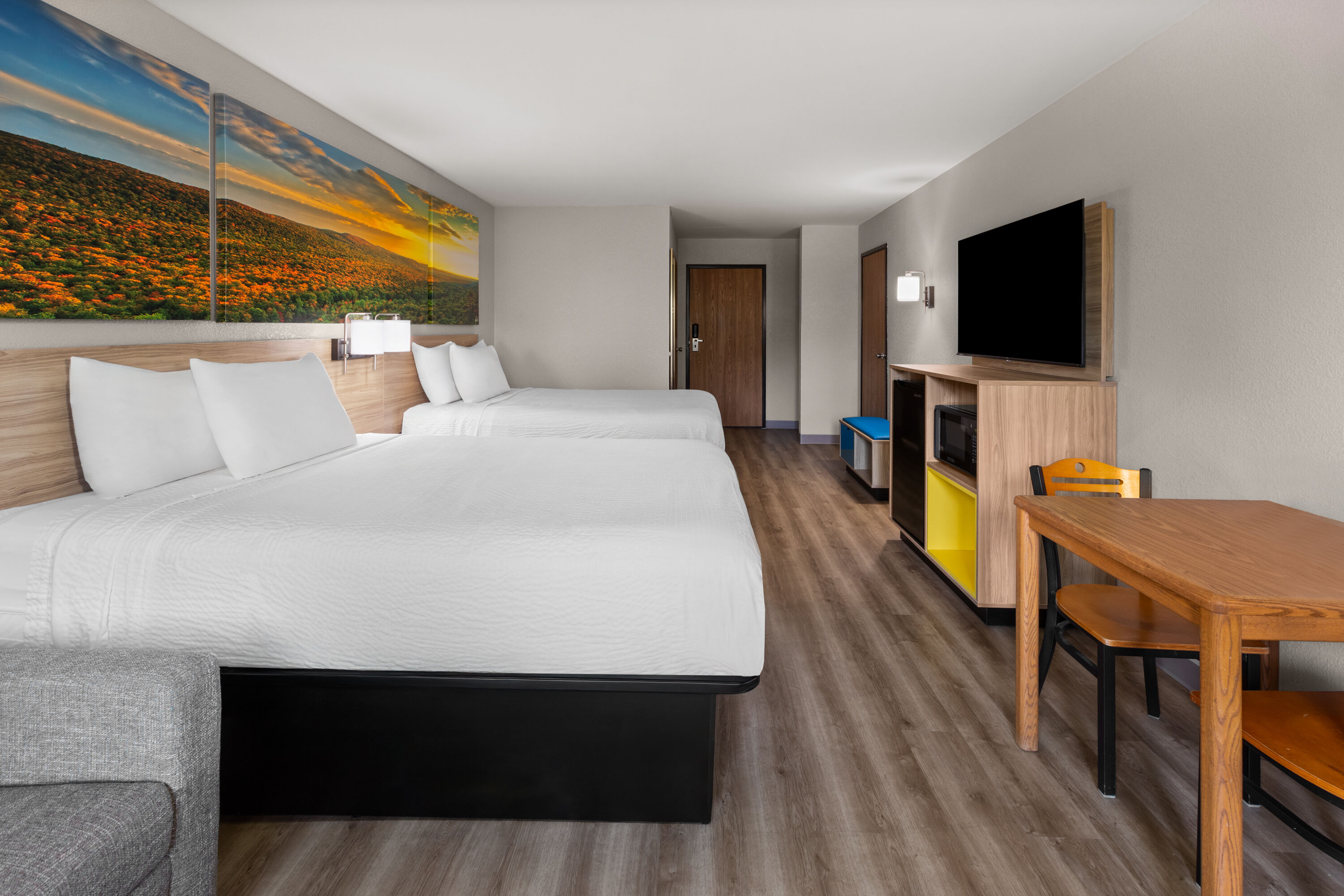 Guest room at the Days Inn by Wyndham Mankato in Mankato, Minnesota