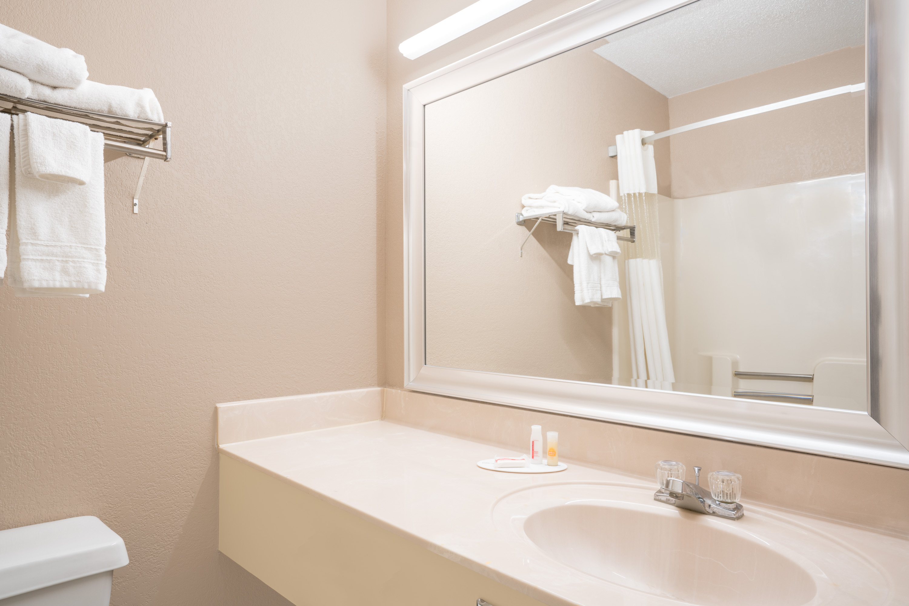 Guest room at the Days Inn by Wyndham Mankato in Mankato, Minnesota