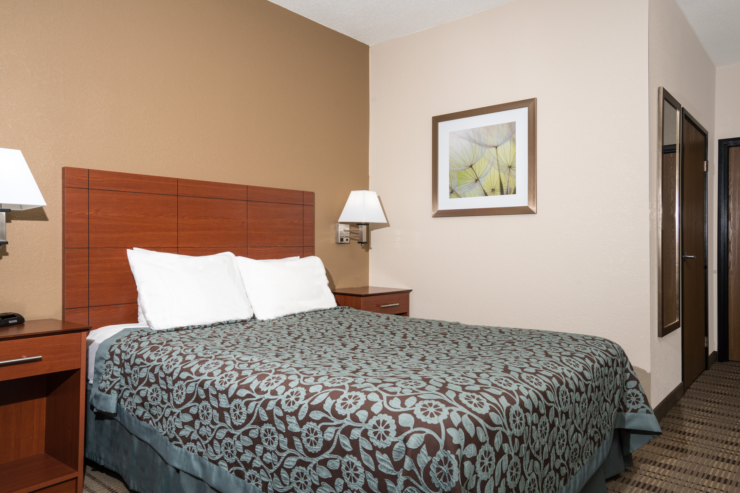 Guest room at the Days Inn by Wyndham Mankato in Mankato, Minnesota