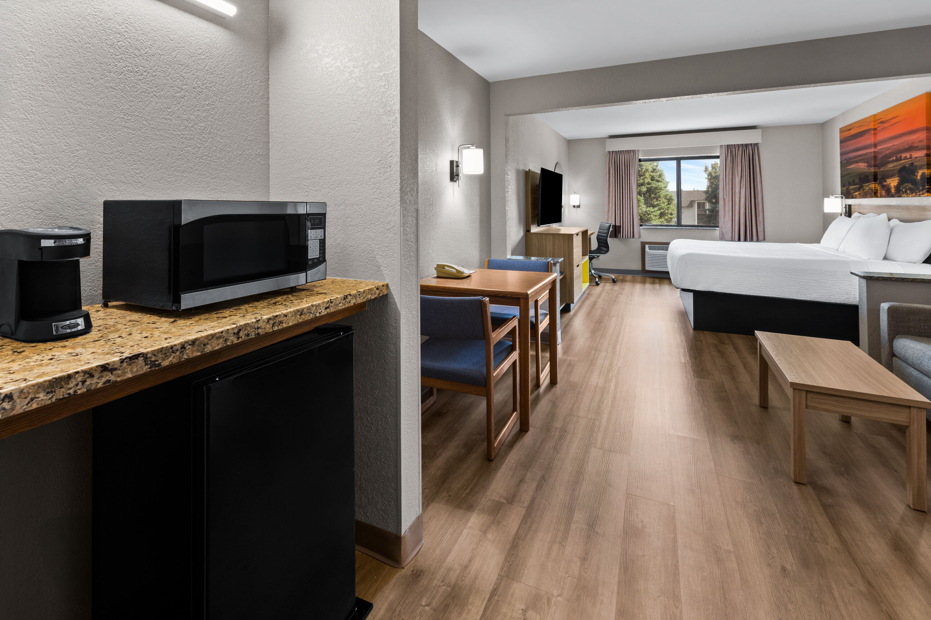 Days Inn by Wyndham Mankato suite in Mankato, Minnesota