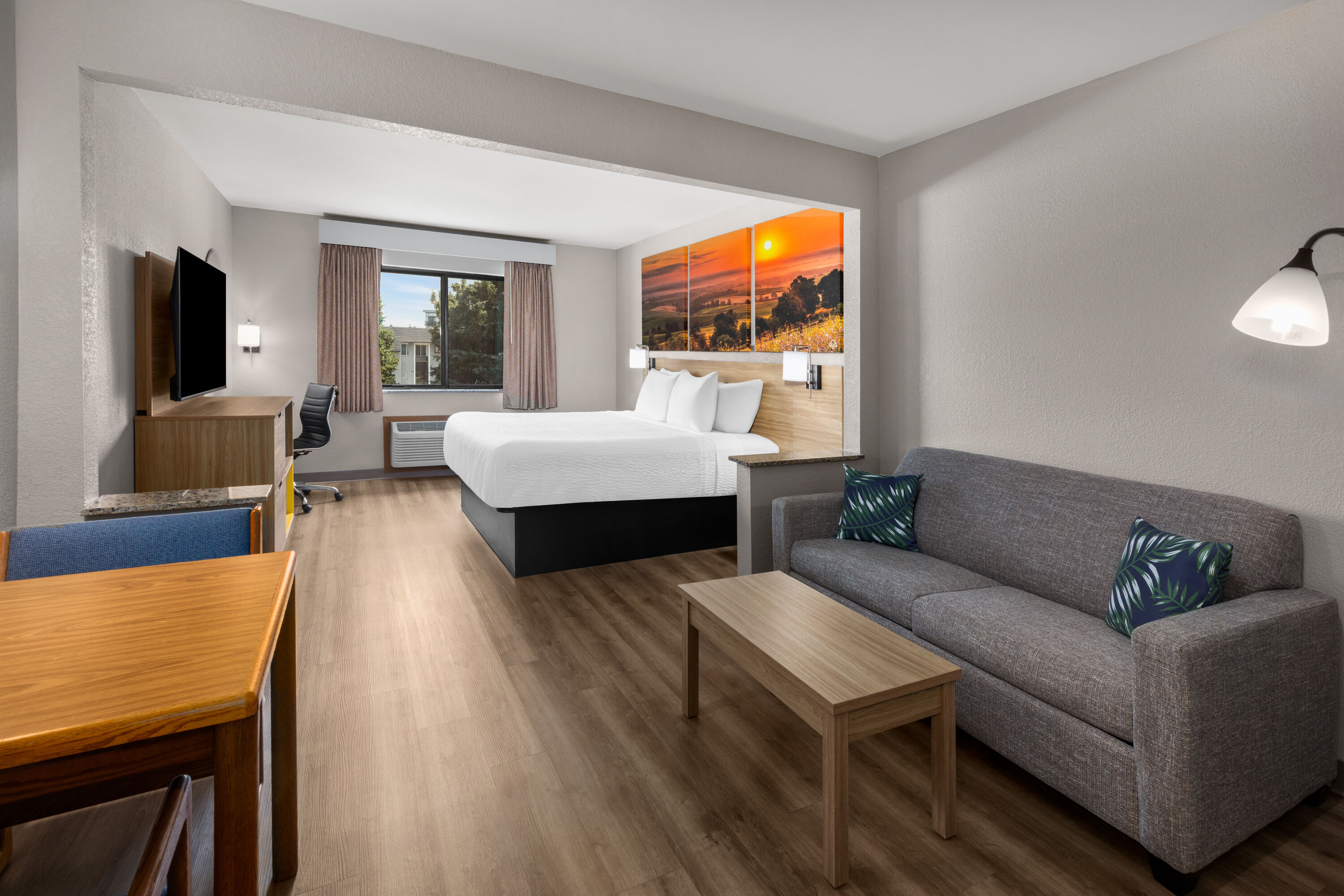 Days Inn by Wyndham Mankato suite in Mankato, Minnesota