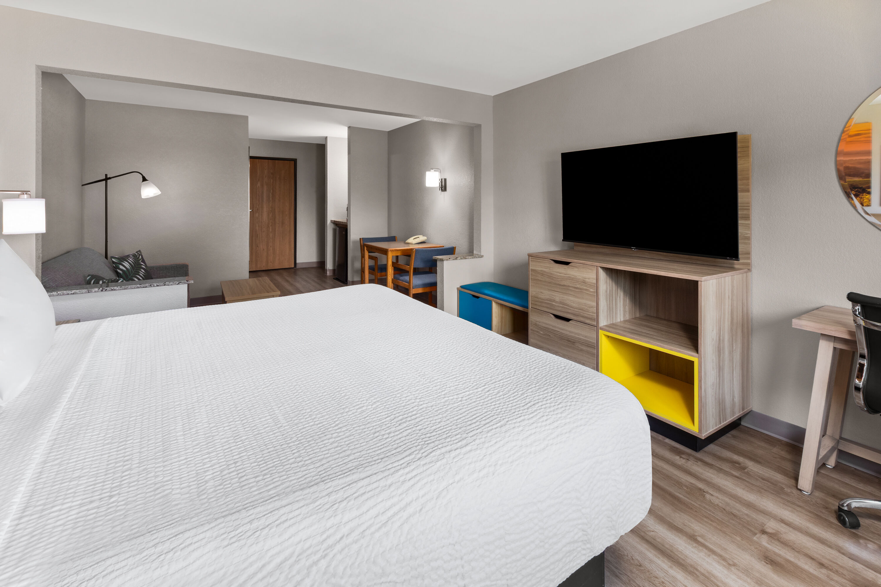 Days Inn by Wyndham Mankato suite in Mankato, Minnesota