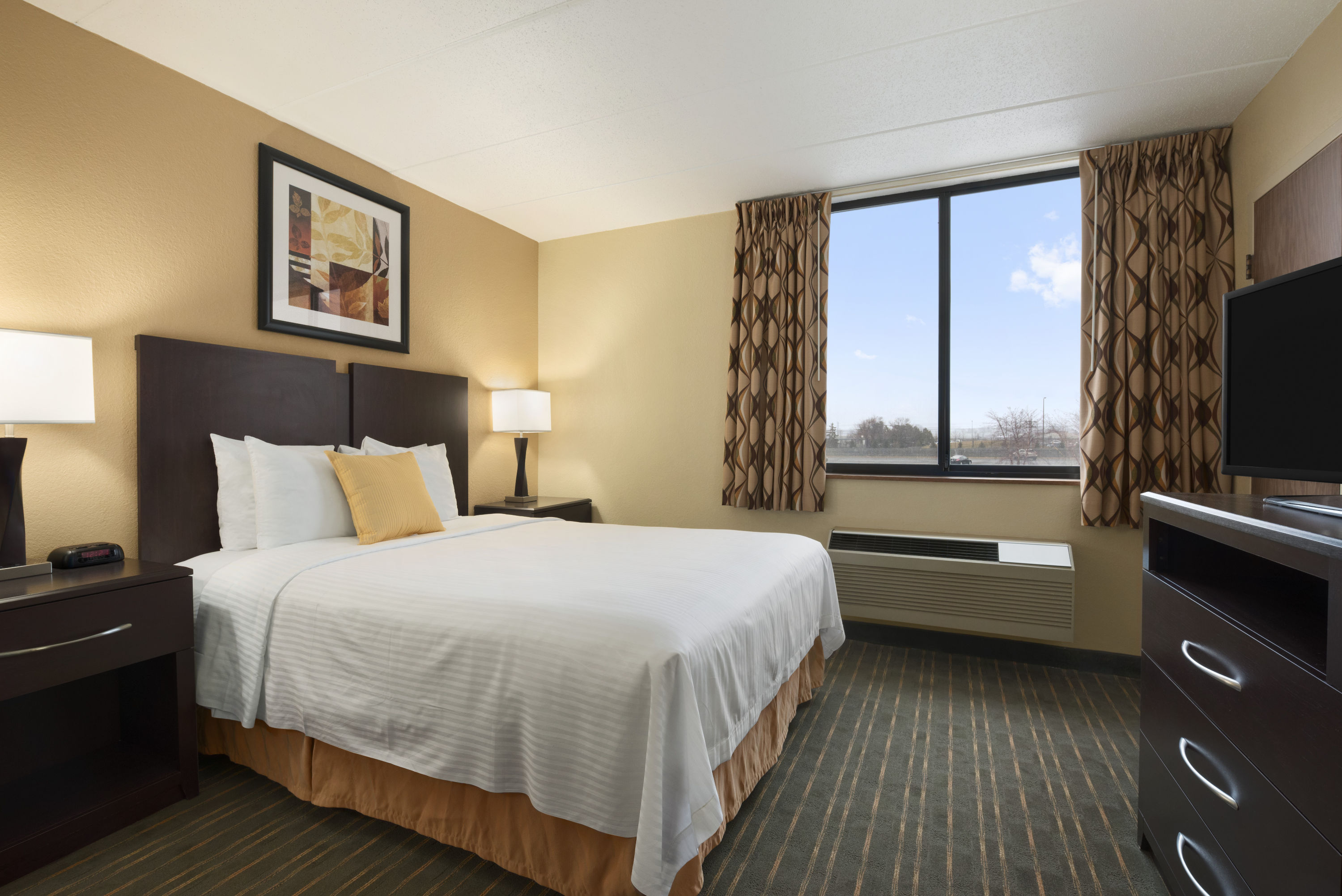 Guest room at the Days Hotel by Wyndham University Ave SE in Minneapolis, Minnesota