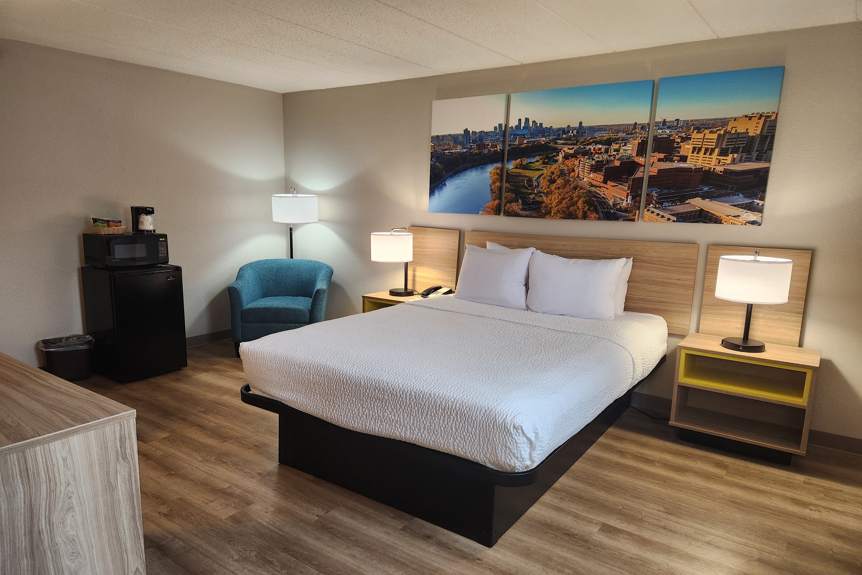 Guest room at the Days Hotel by Wyndham University Ave SE in Minneapolis, Minnesota