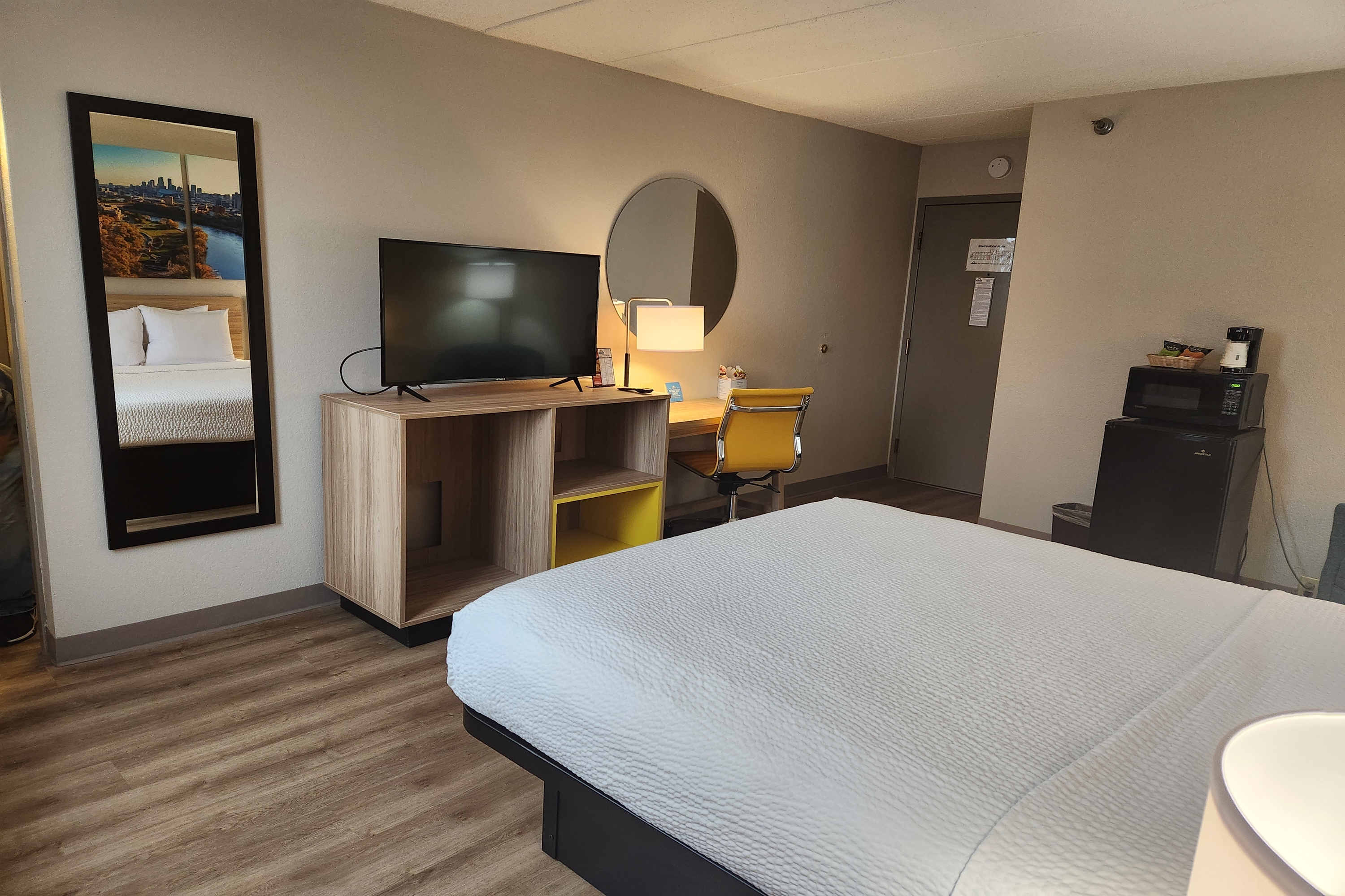 Guest room at the Days Hotel by Wyndham University Ave SE in Minneapolis, Minnesota