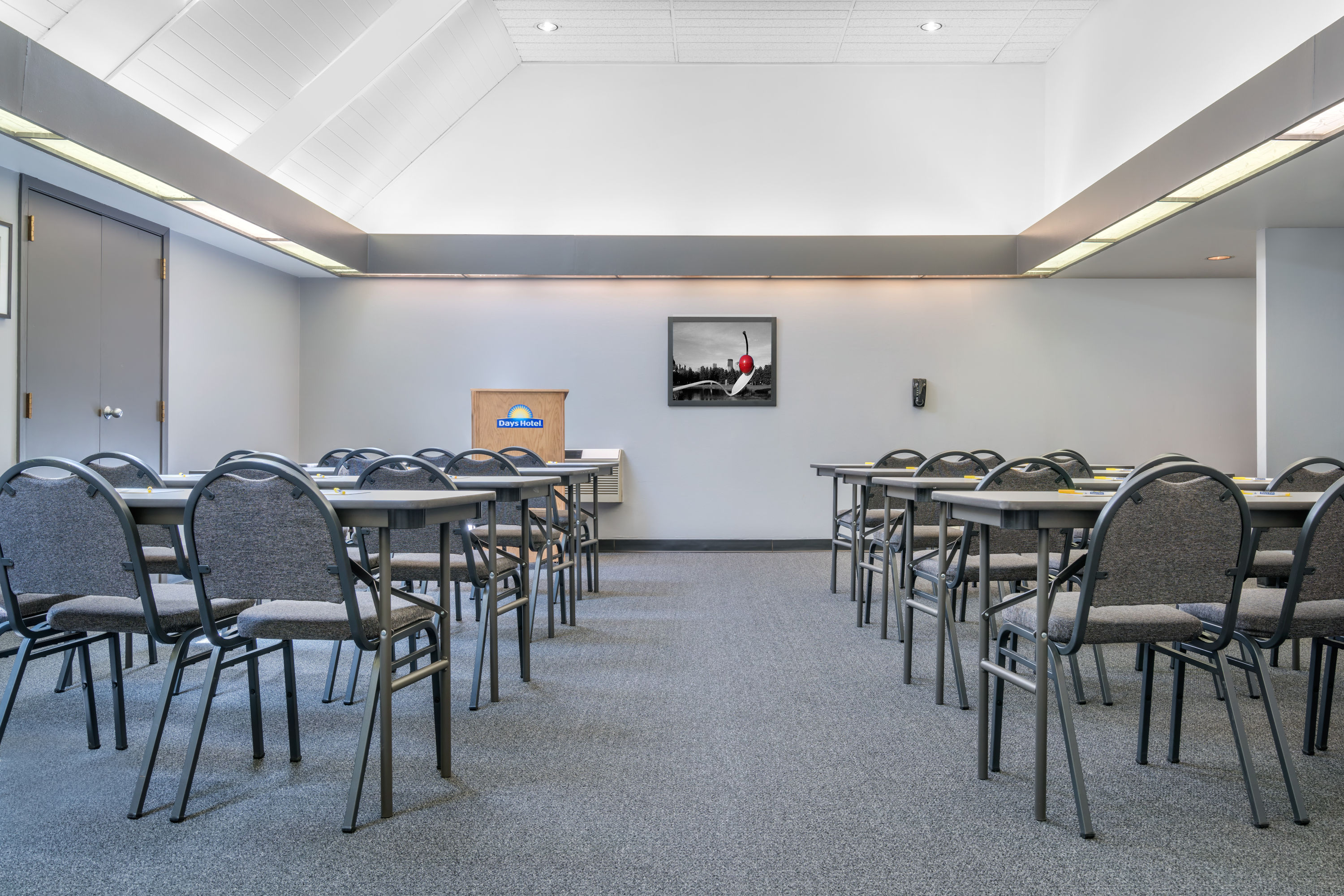 Days Hotel By Wyndham University Ave Se Minneapolis Mn