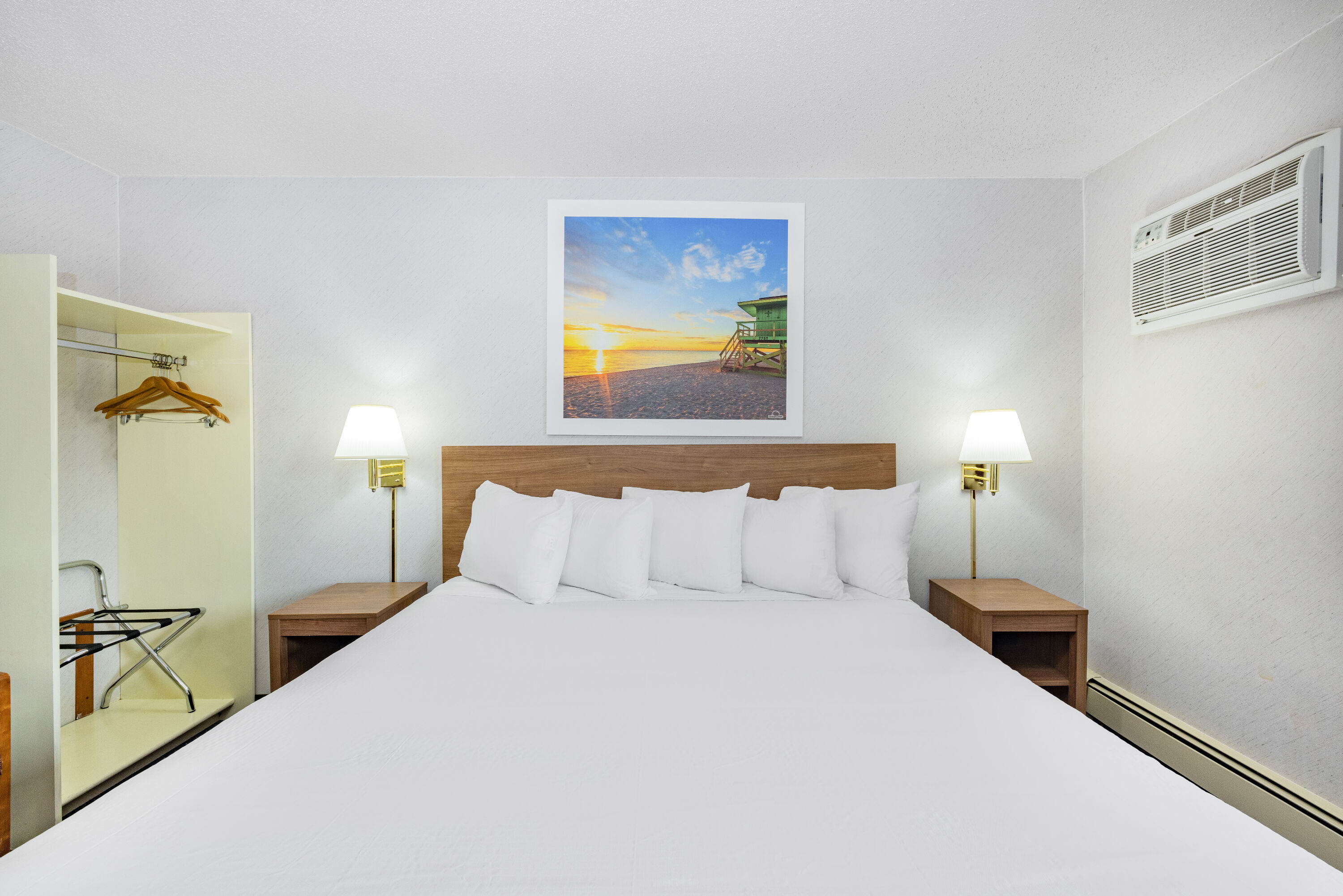 Guest room at the Days Inn by Wyndham Monticello in Monticello, Minnesota