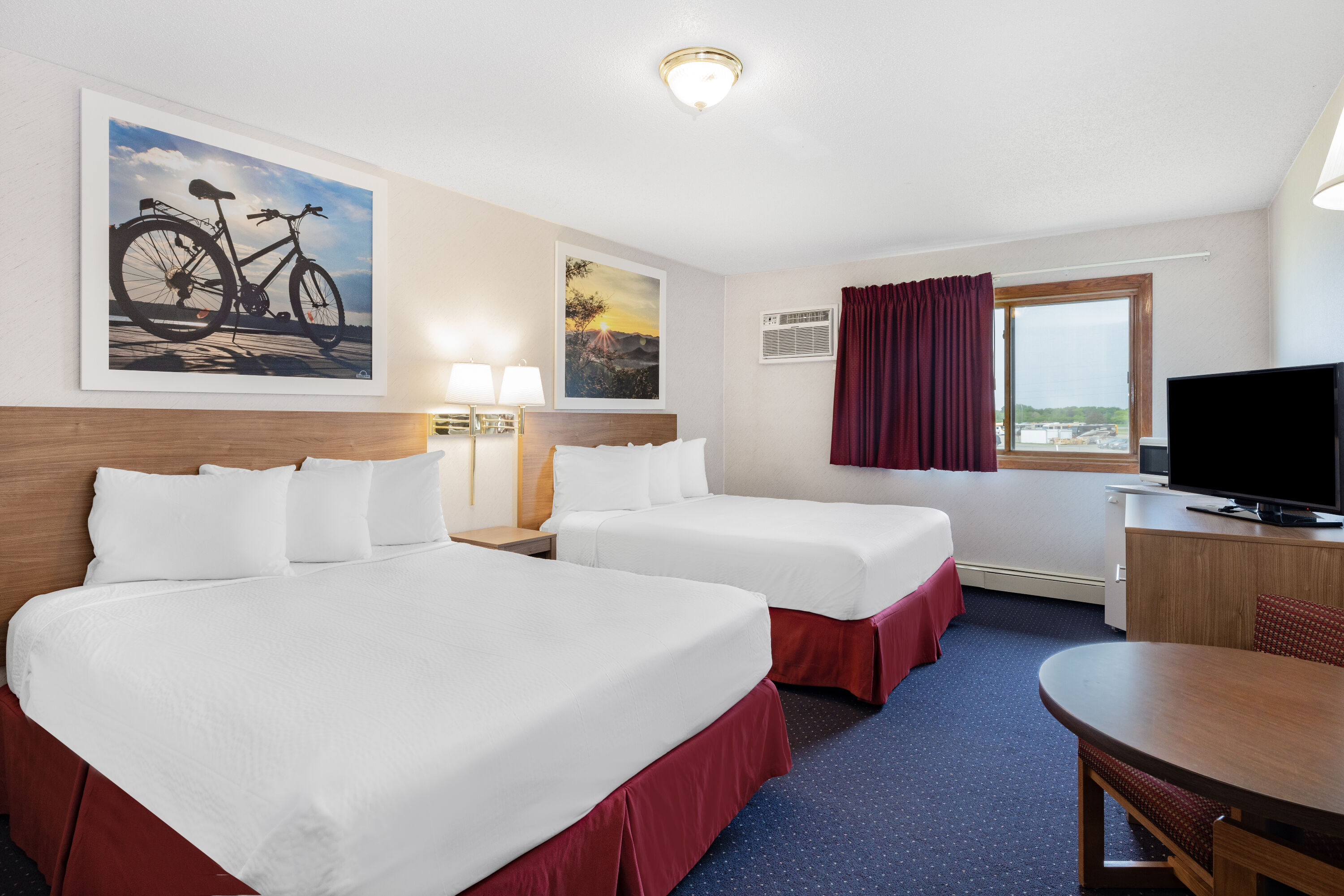 Guest room at the Days Inn by Wyndham Monticello in Monticello, Minnesota