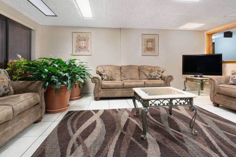 Days Inn St Cloud Saint Hotels Mn 56301 Days Inn St Cloud Hotel Lobby In Saint Minnesota