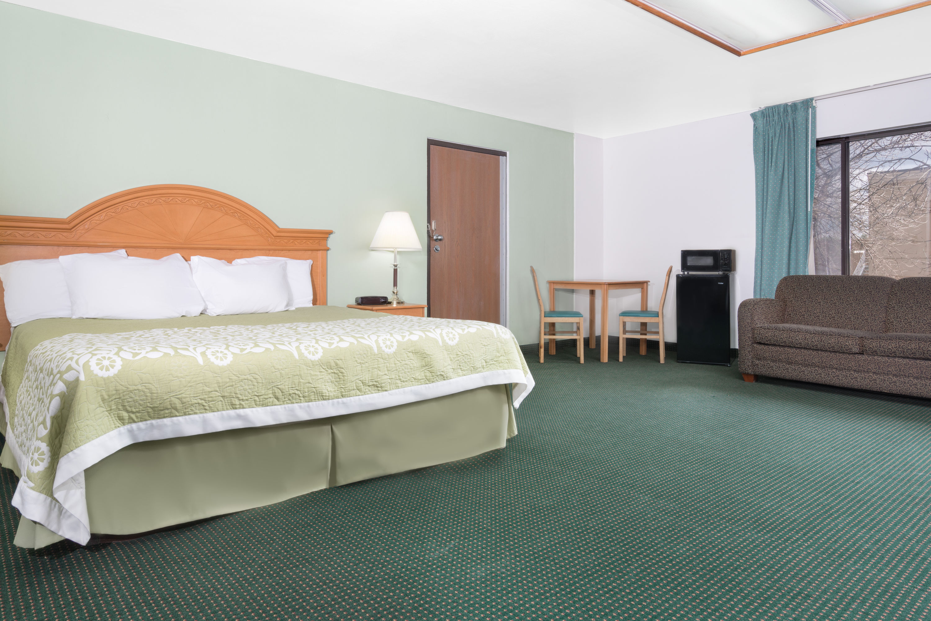 Days Inn by Wyndham St Cloud suite in Saint Cloud, Minnesota