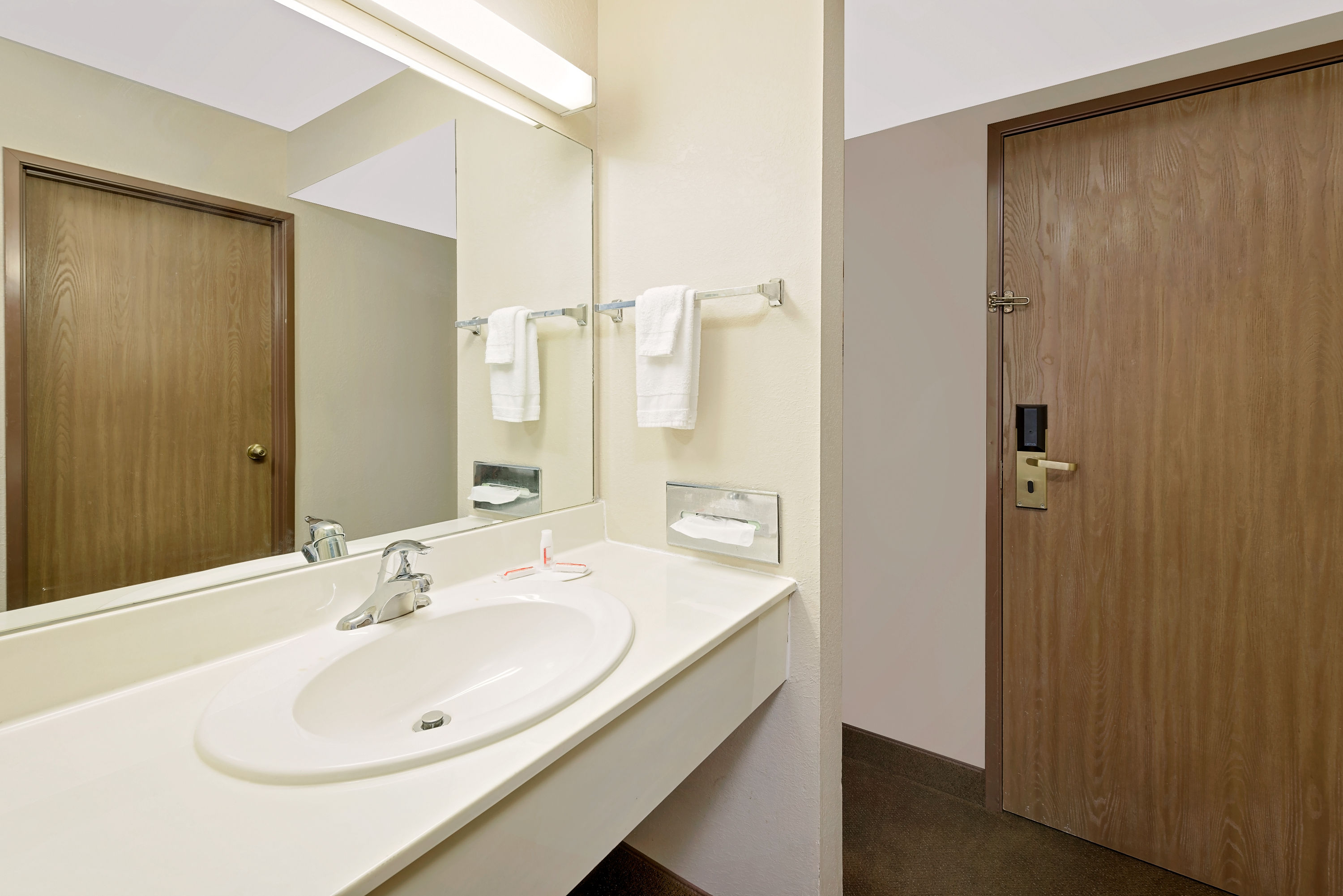 Guest room bath at the Days Inn by Wyndham Boonville in Boonville, Missouri