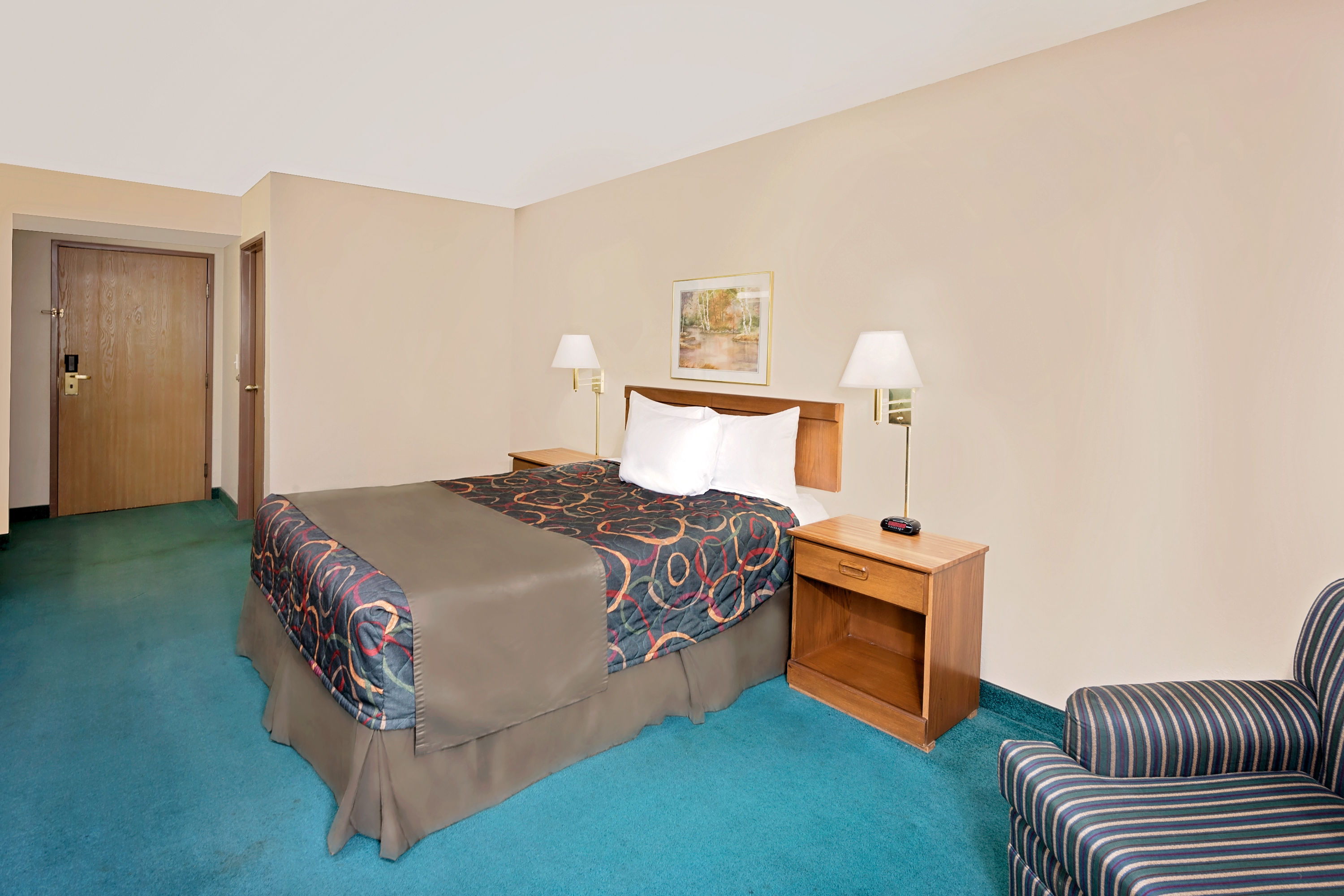 Guest room at the Days Inn by Wyndham Boonville in Boonville, Missouri