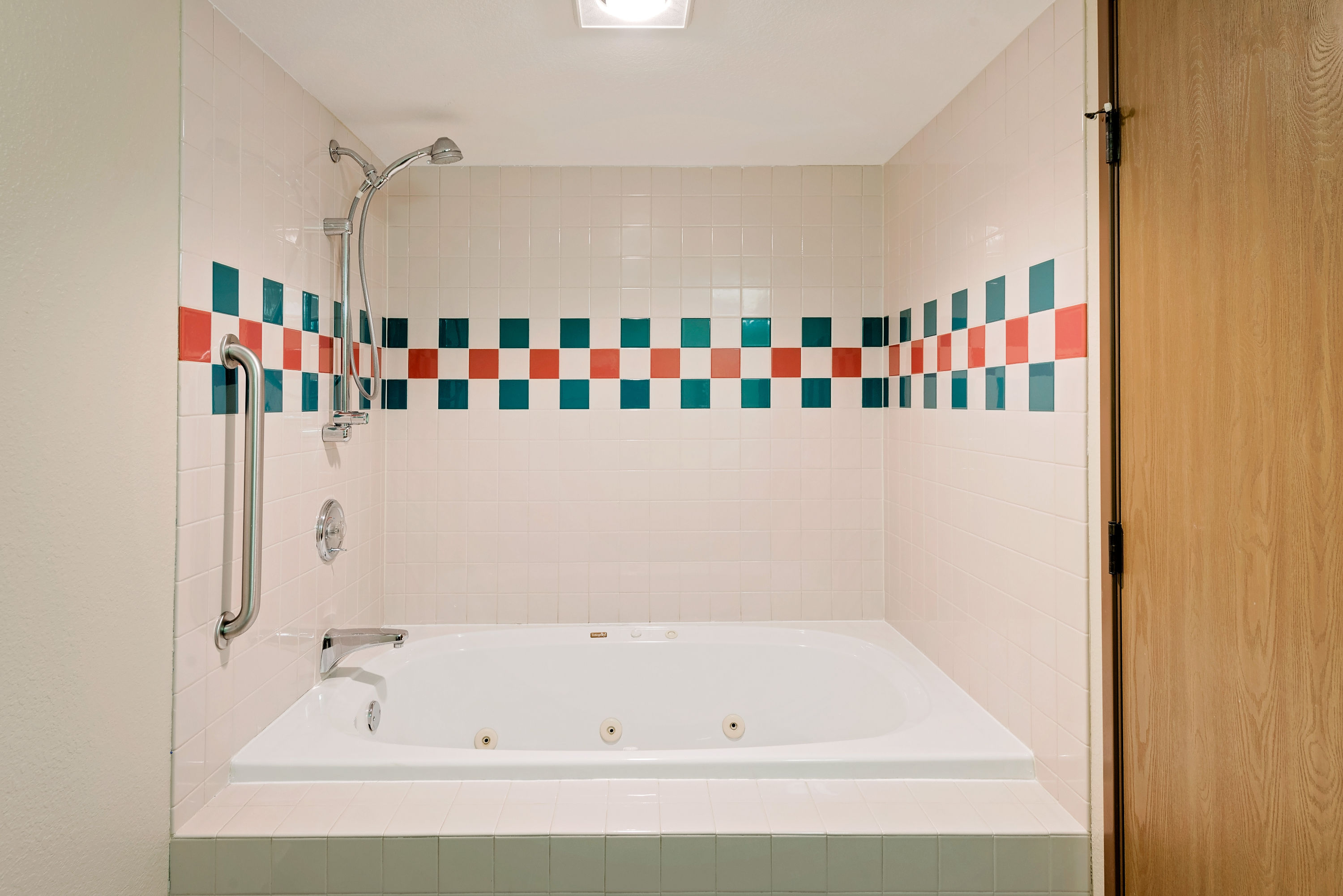 Guest room at the Days Inn by Wyndham Boonville in Boonville, Missouri