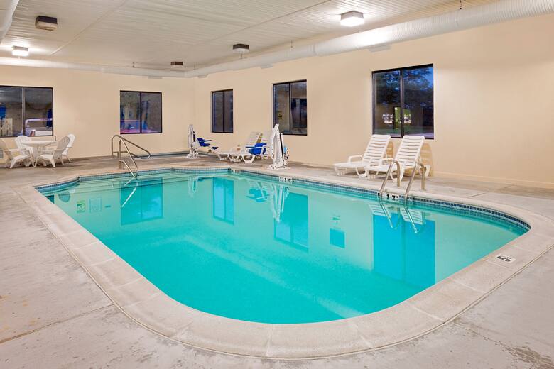 Days Inn By Wyndham Boonville Hotels Mo 65233 Pool At The Days Inn By Wyndham Boonville In Missouri