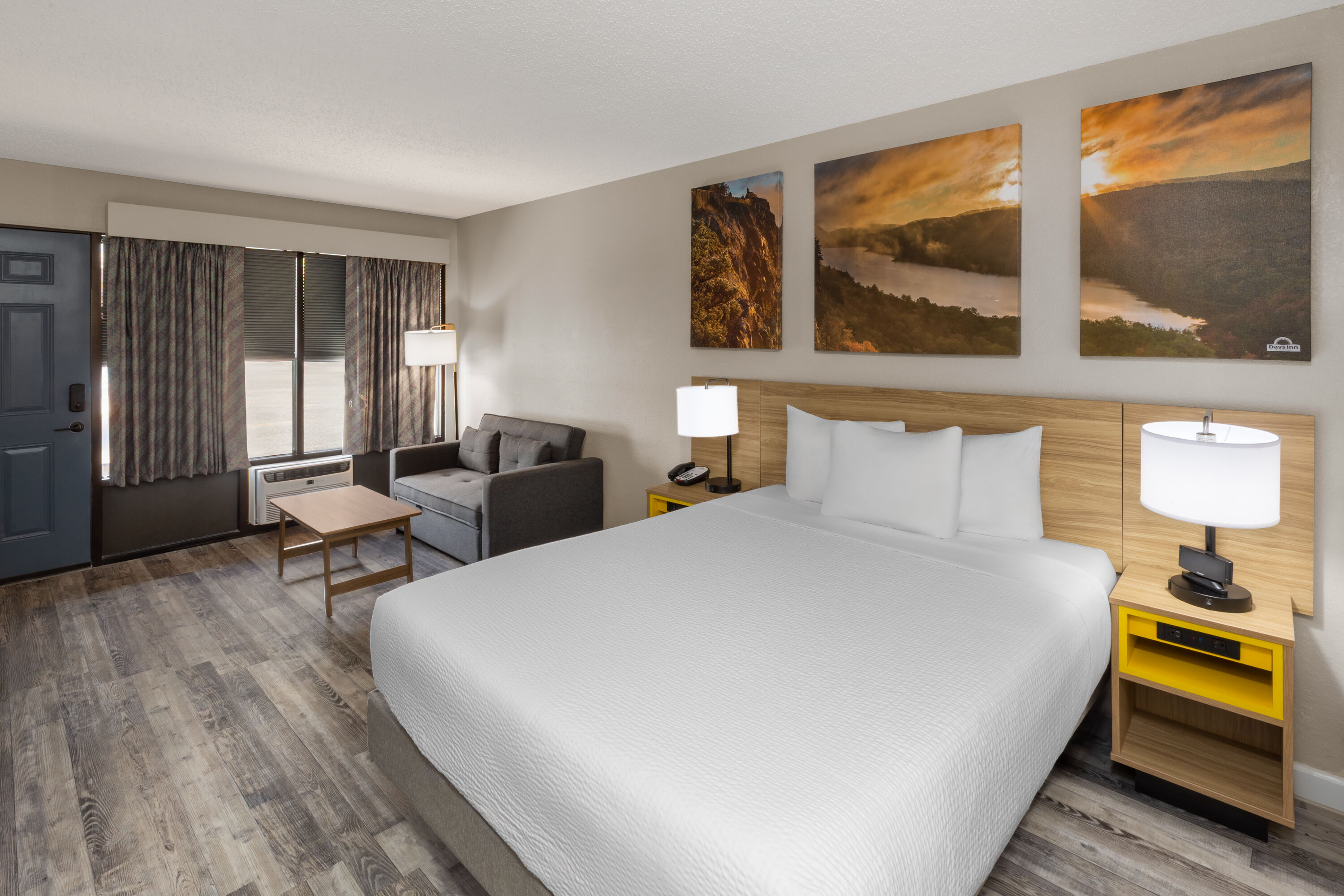 Guest room at the Days Inn by Wyndham Branson Ozarks in Branson, Missouri